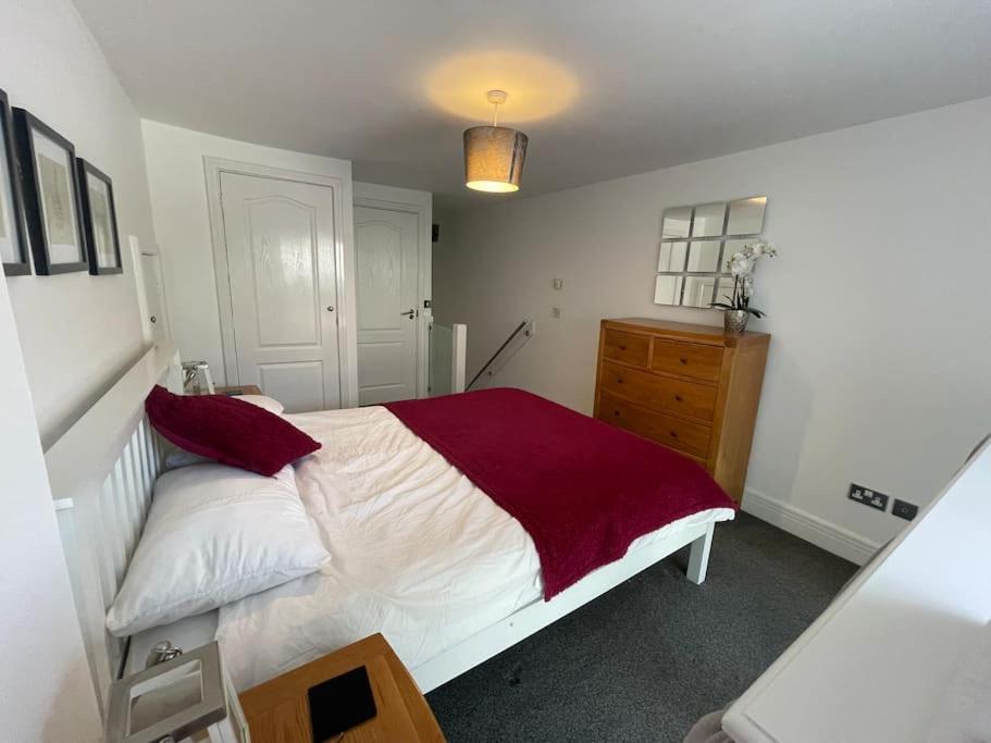 SUPER Duplex Central City Apt FREE PRIVATE parking view 5