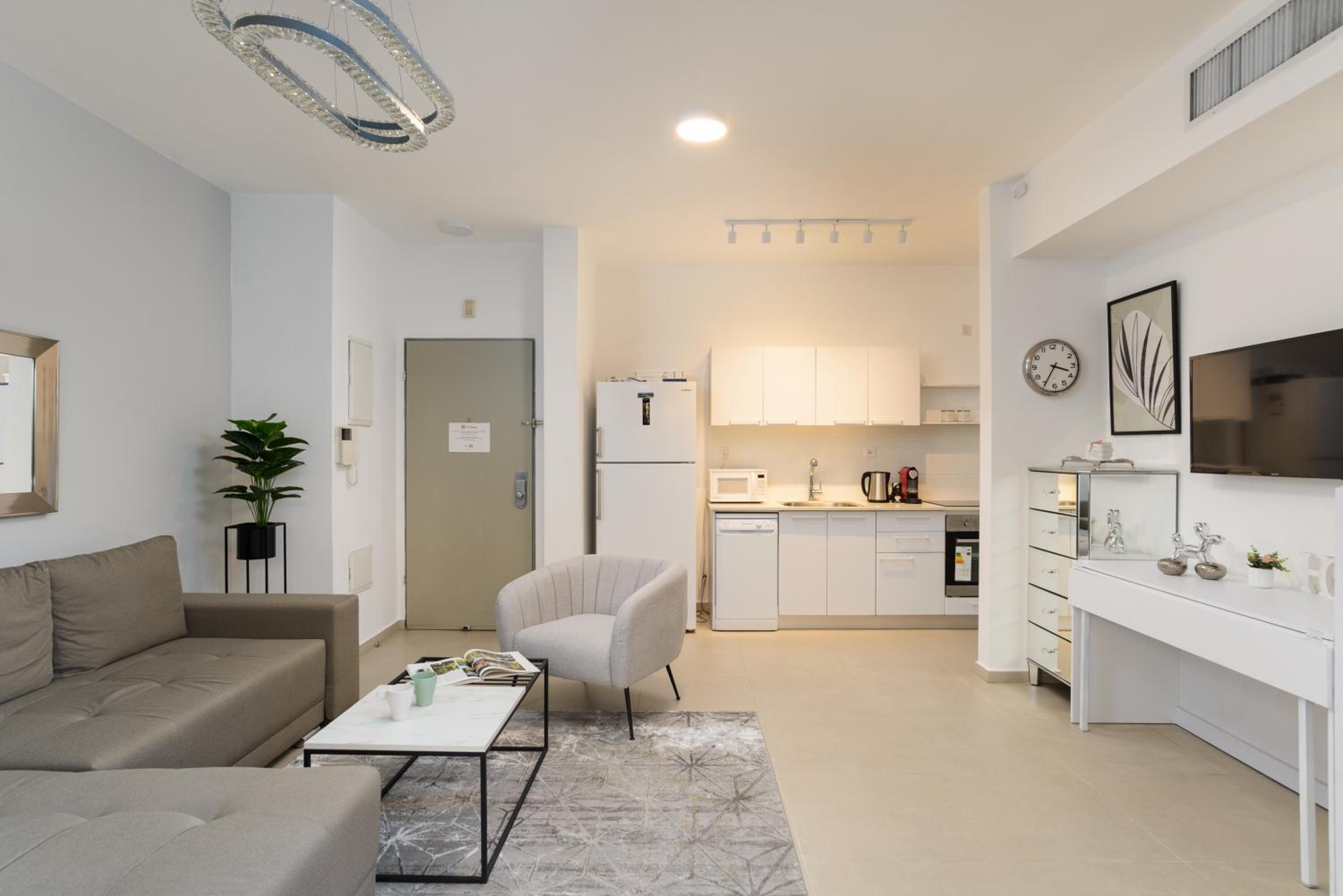 Mamad Quiet Apt & Terrace Near Beach By Feelhome
