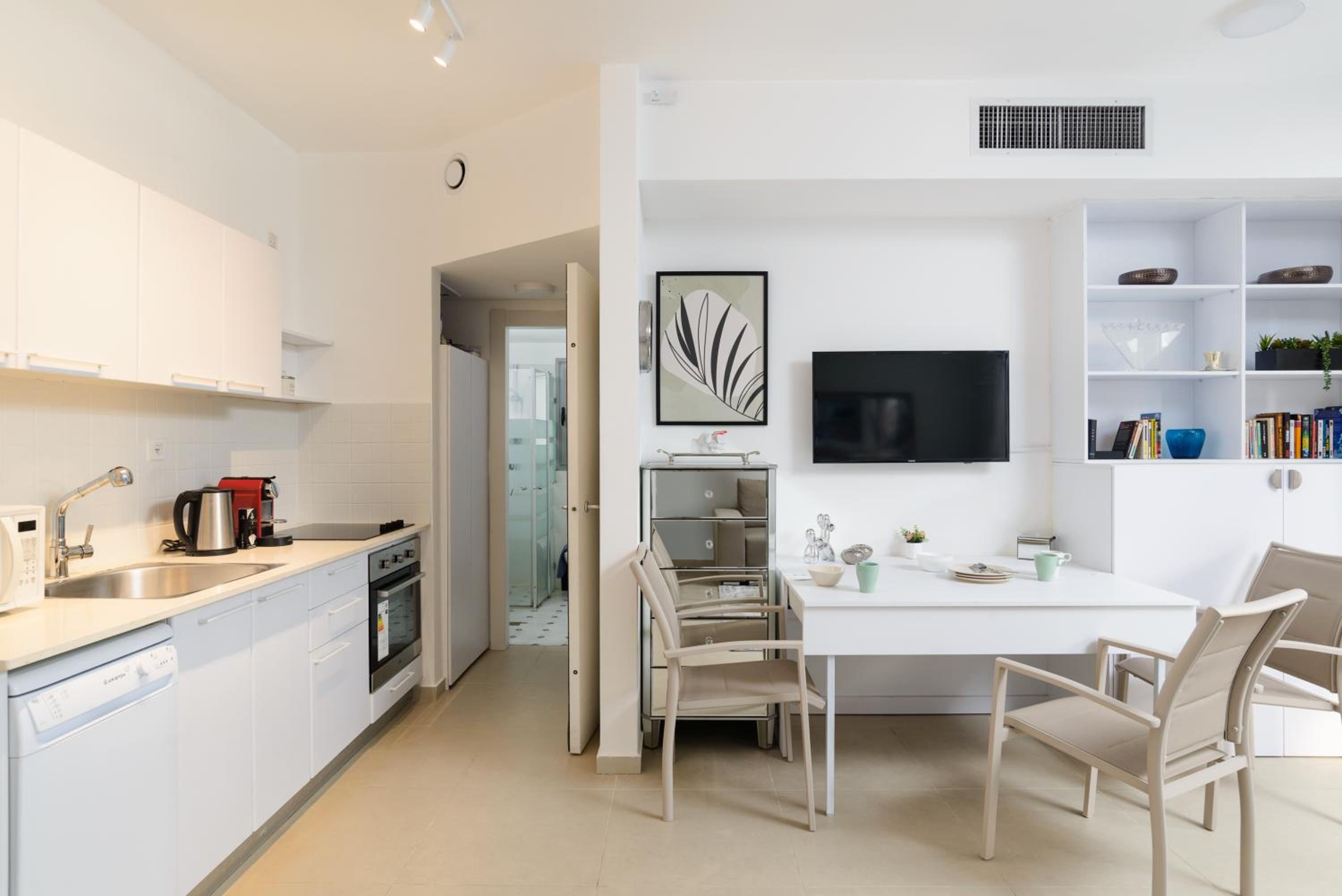 Mamad Quiet Apt & Terrace Near Beach By Feelhome