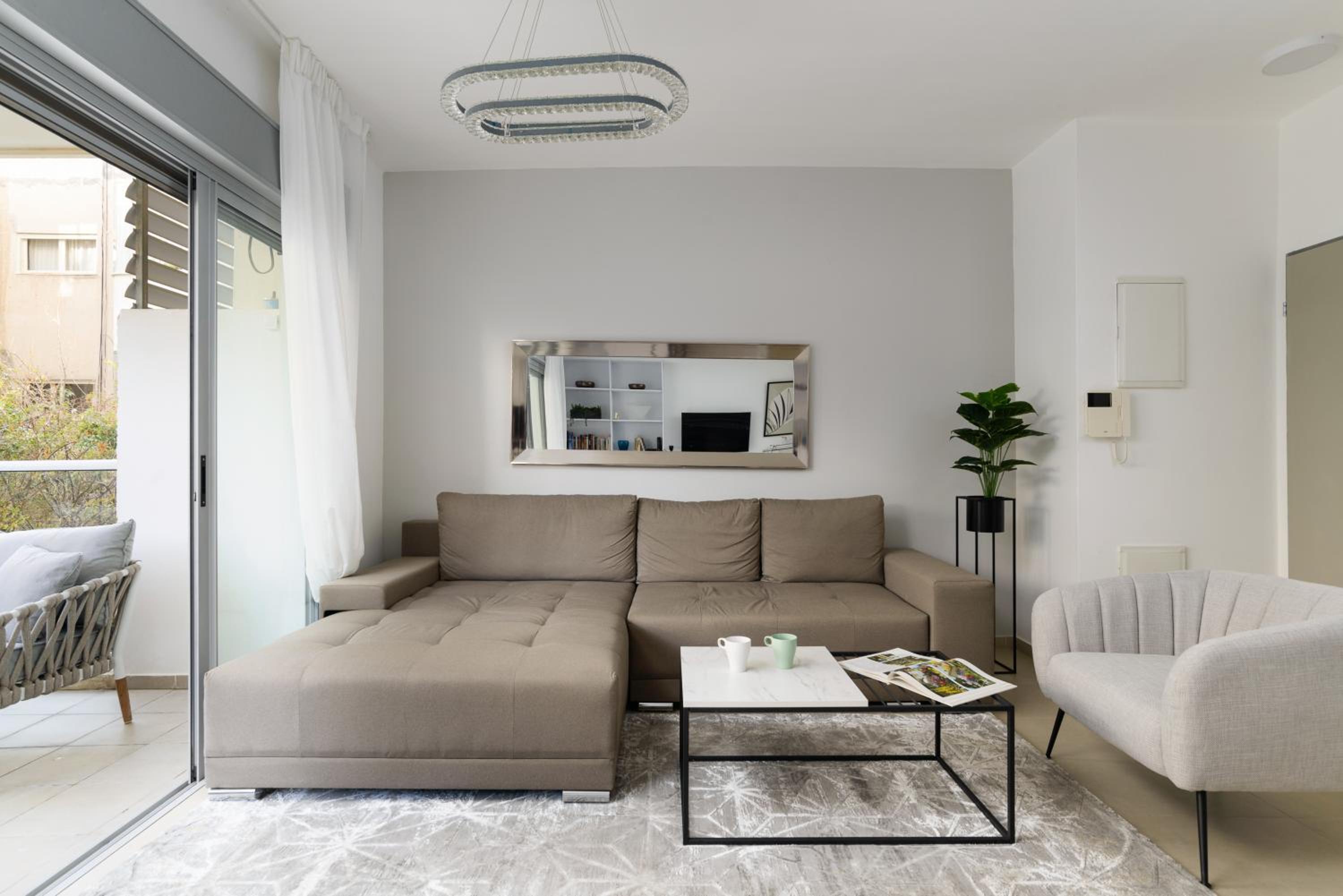 Mamad Quiet Apt & Terrace Near Beach By Feelhome