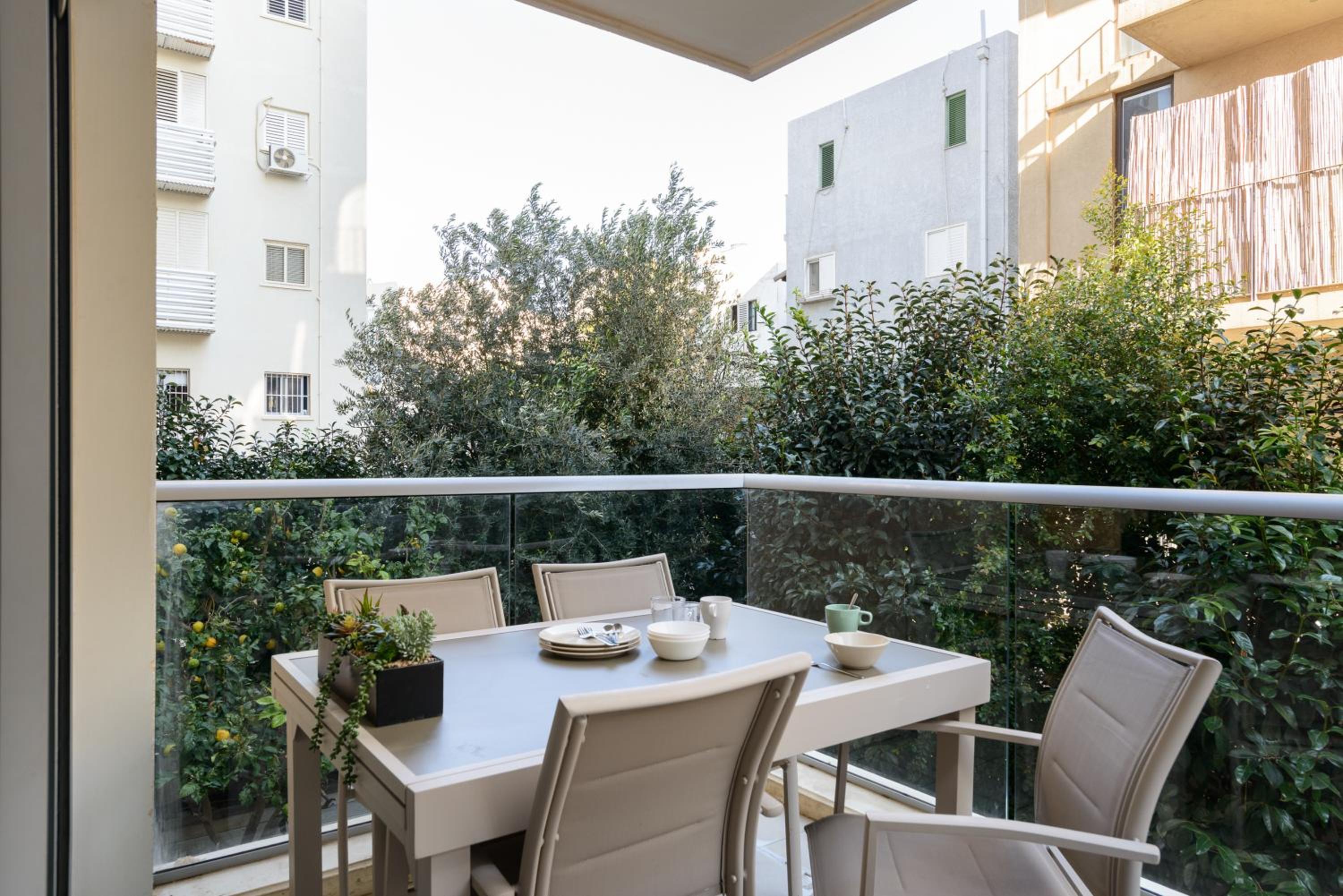 Mamad Quiet Apt & Terrace Near Beach By Feelhome