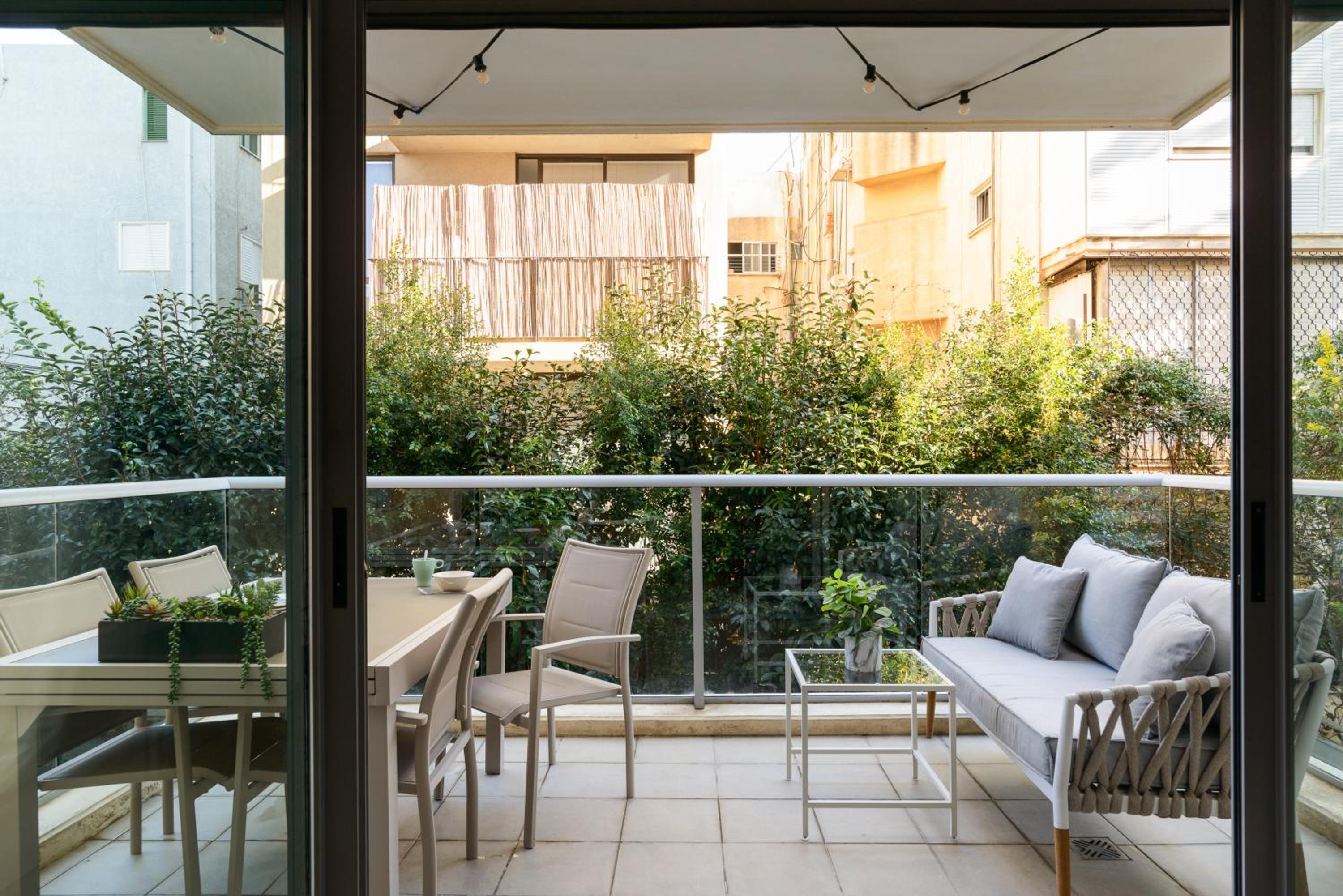 Mamad Quiet Apt & Terrace Near Beach By Feelhome