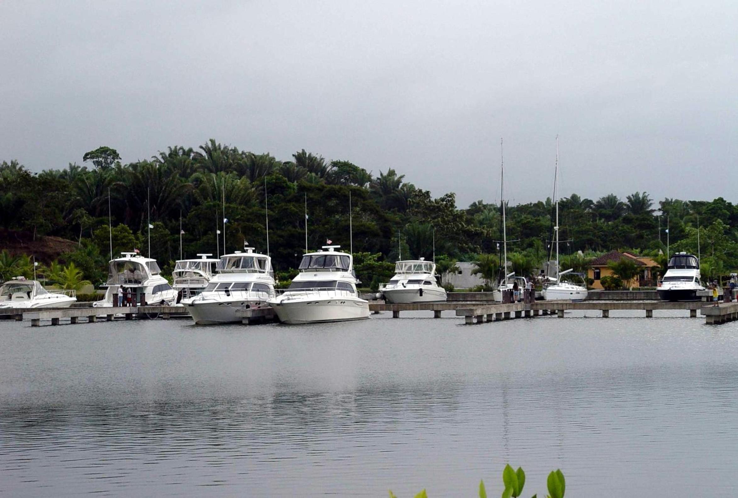 Amatique Bay Hotel