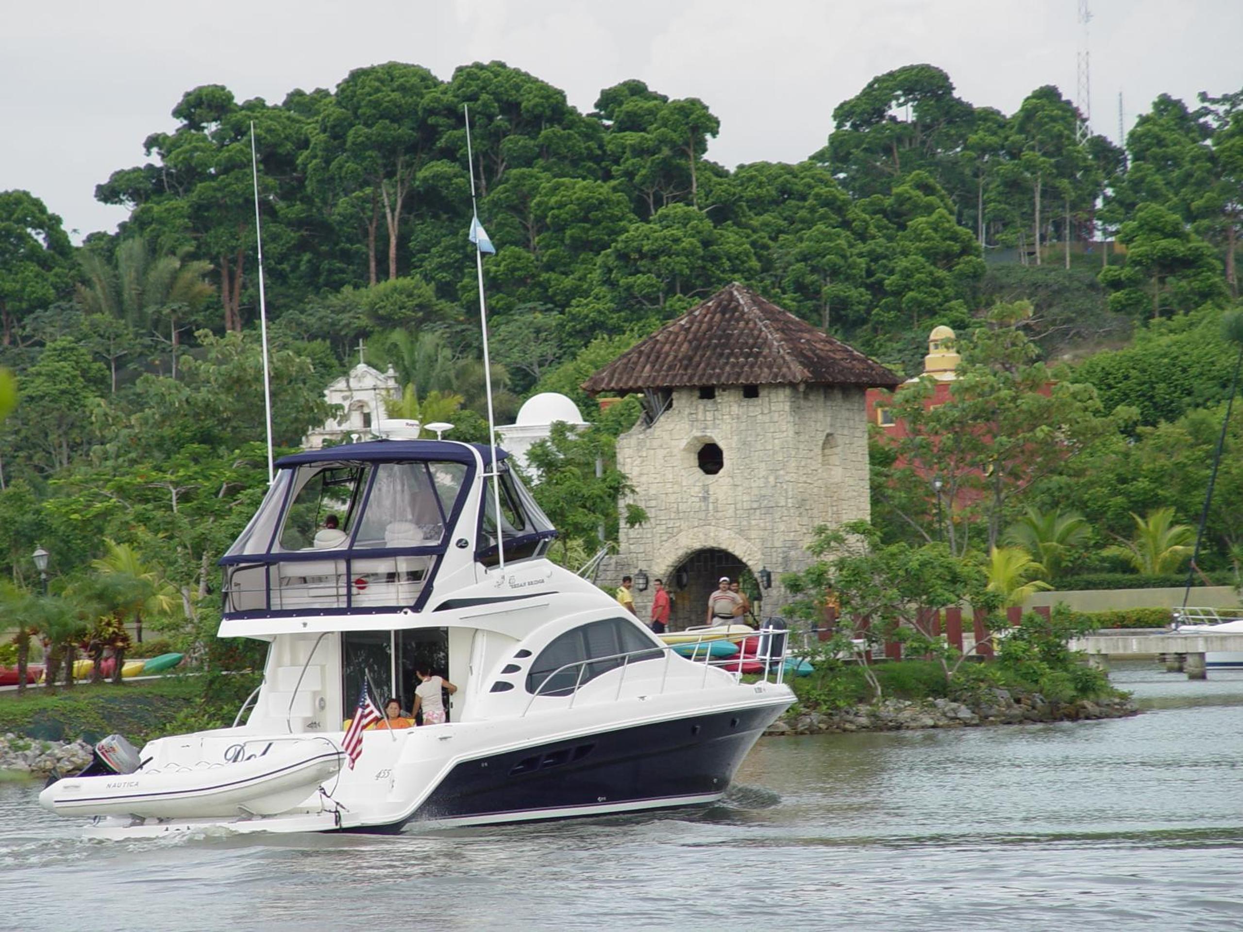 Amatique Bay Hotel