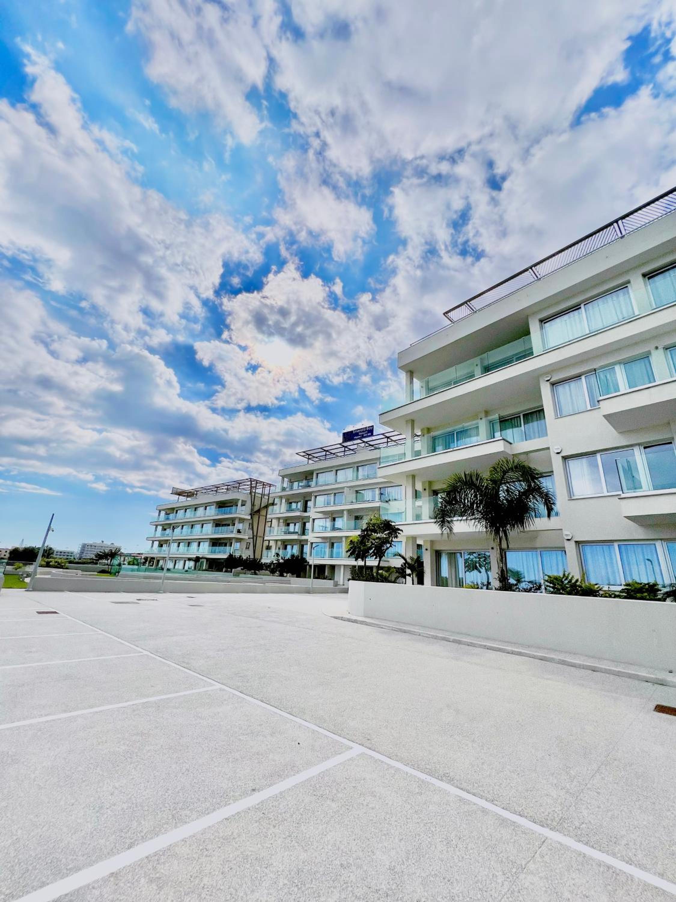 Emerald Suites