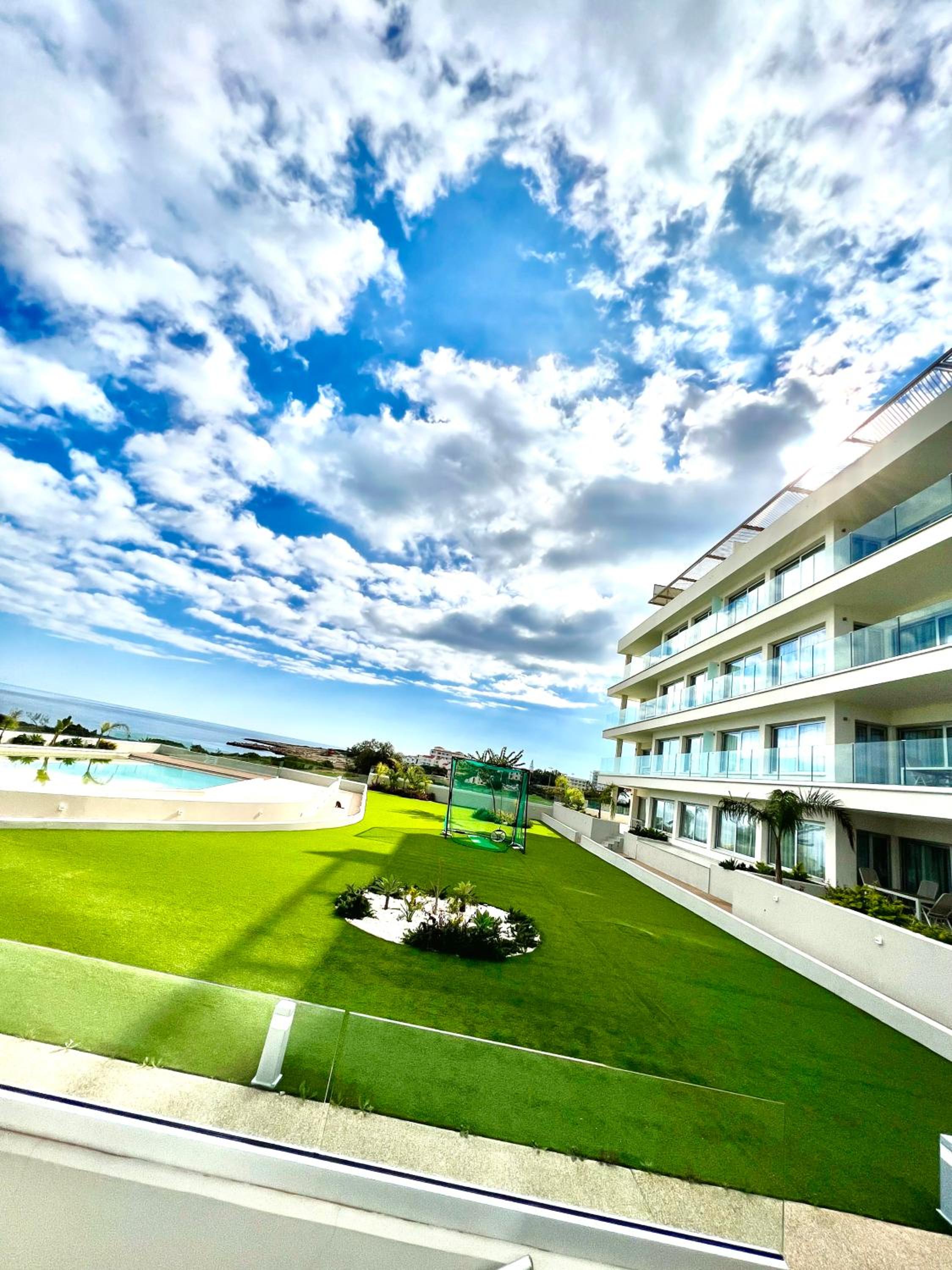 Emerald Suites