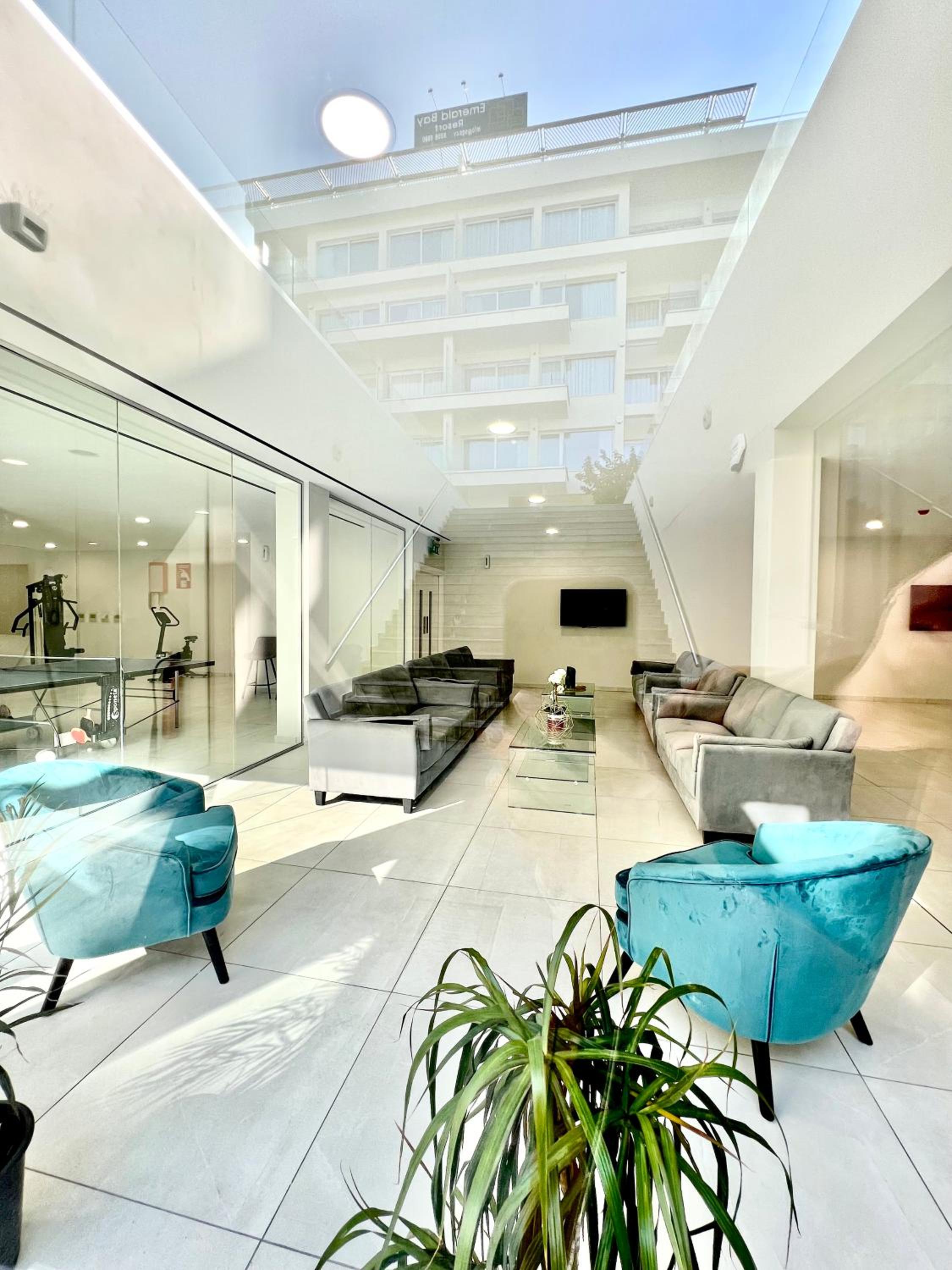 Emerald Suites