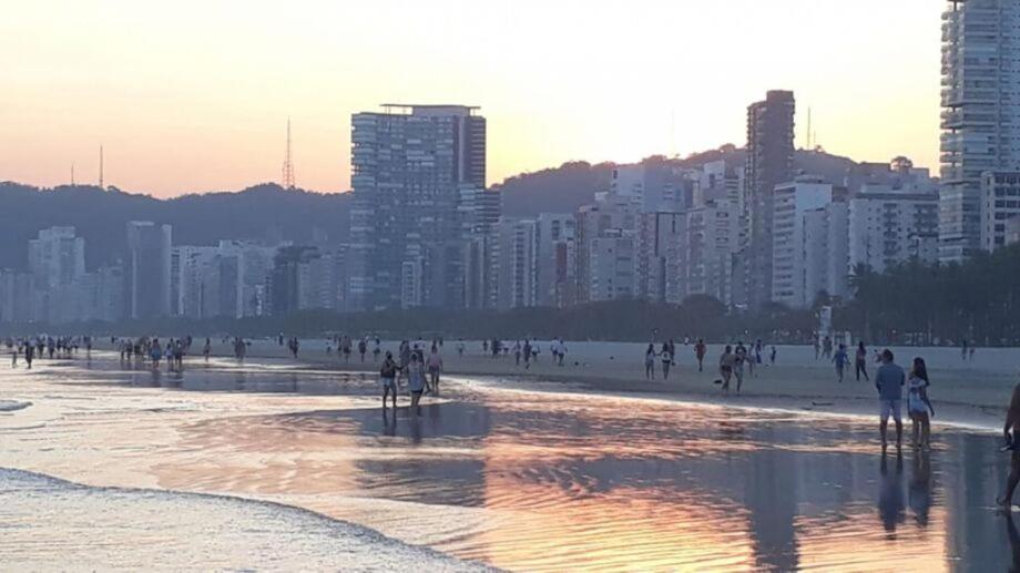 VISTA MAR - APARTAMENTO EM FRENTE A PRAIA NO GONZAGA - EM SANTOS