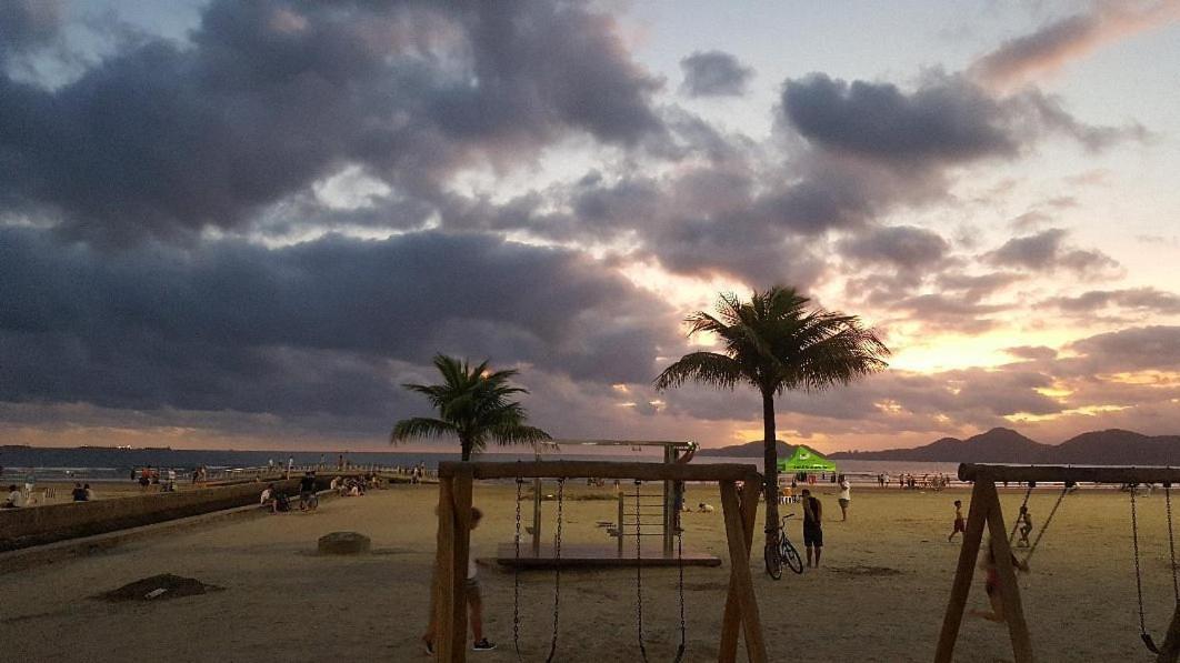 VISTA MAR - APARTAMENTO EM FRENTE A PRAIA NO GONZAGA - EM SANTOS