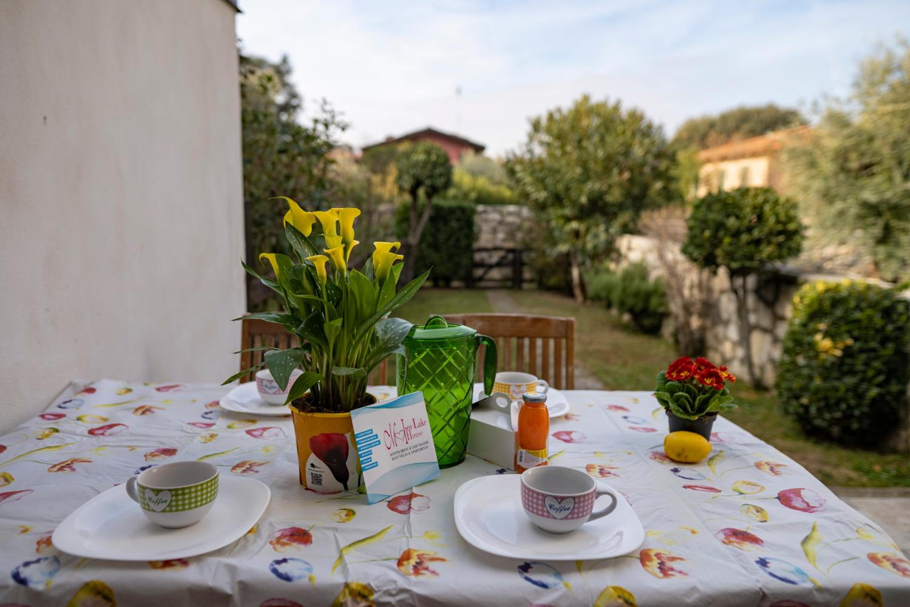 ISEO CHARME VILLAS view 4