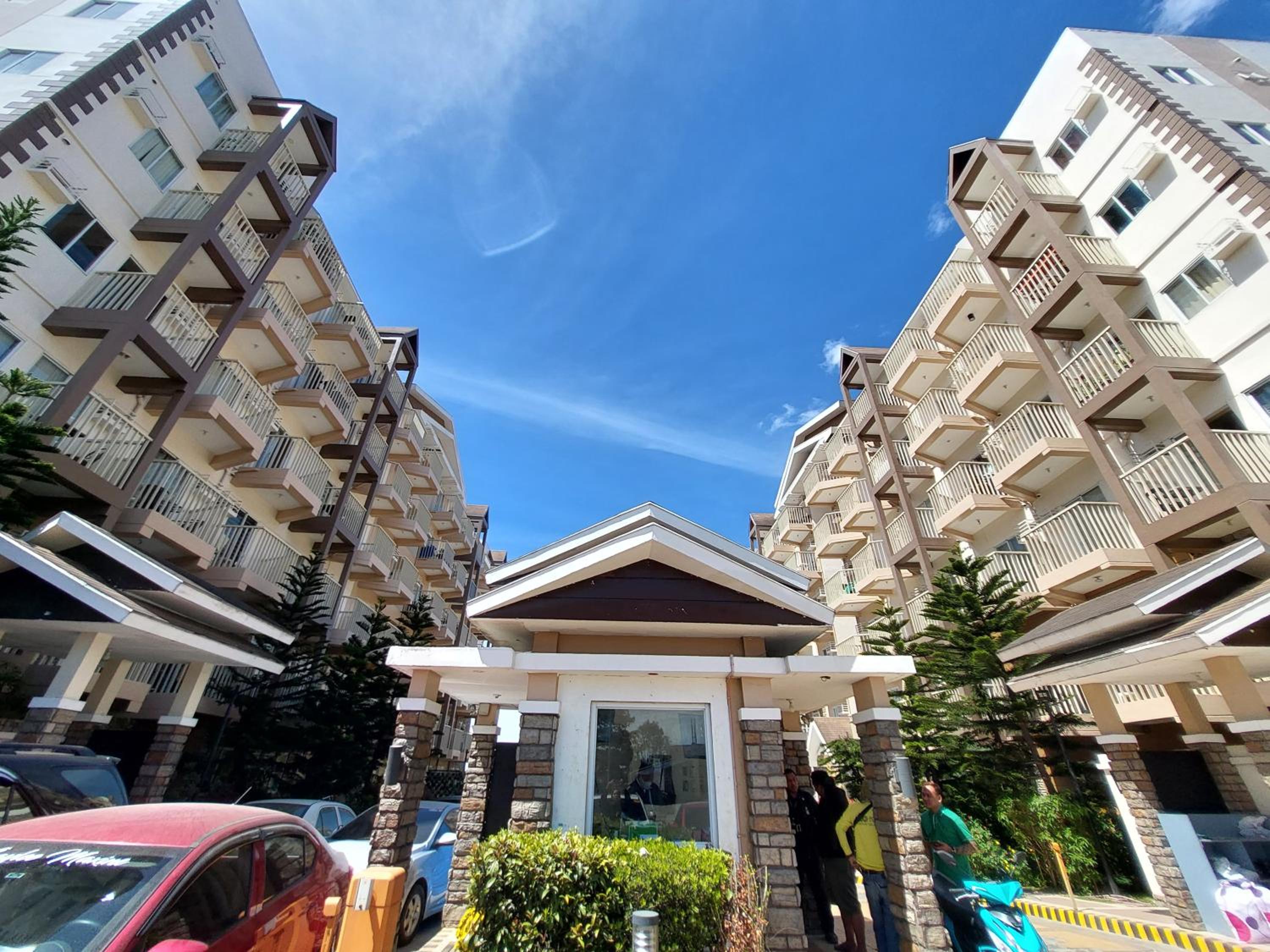 Calix Condotels - 2bedroom Unit with Balcony view 3