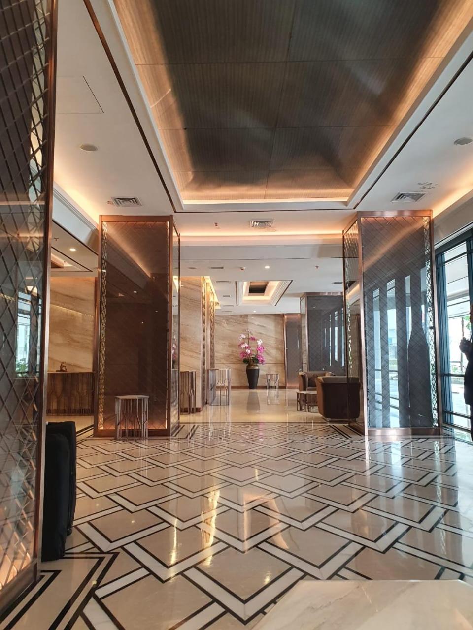 Lenggo - Apartement Meisterstadt Pollux Habibie 52-05 view 3