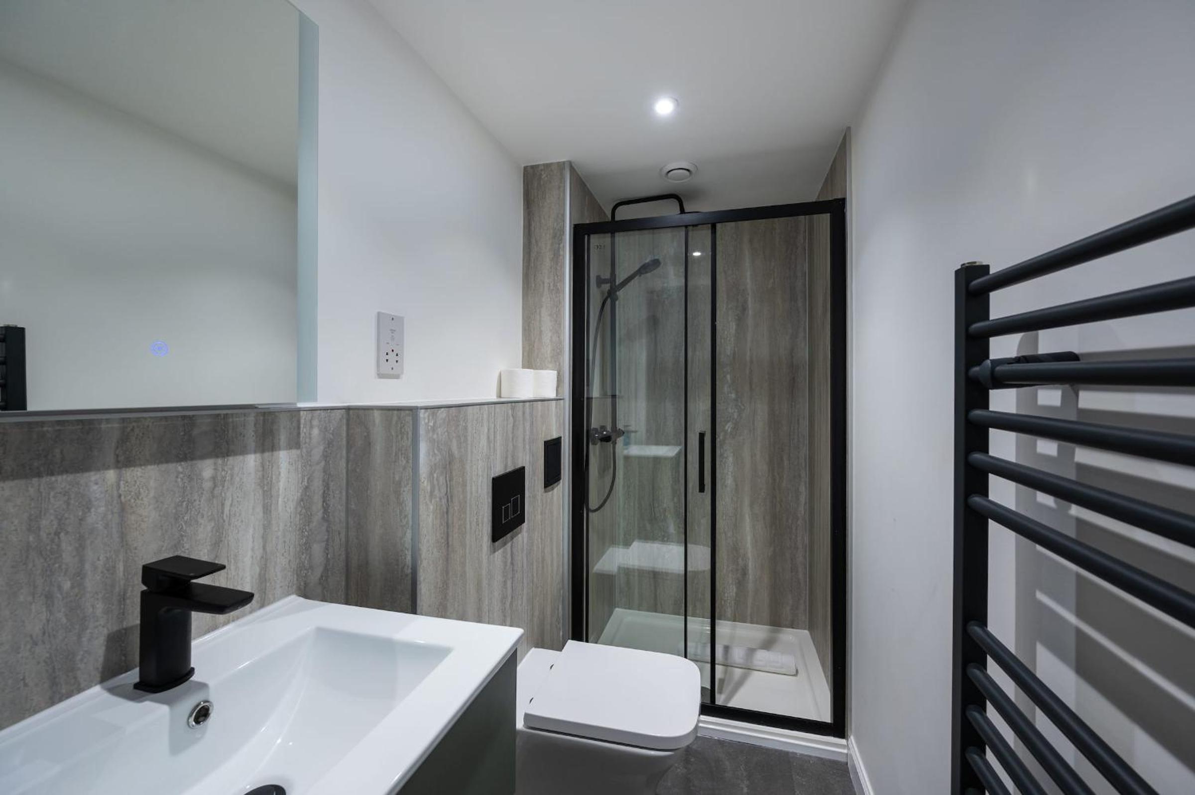 Luxury 3 Bedroom Apt On Edinburgh's Royal Mile view 4