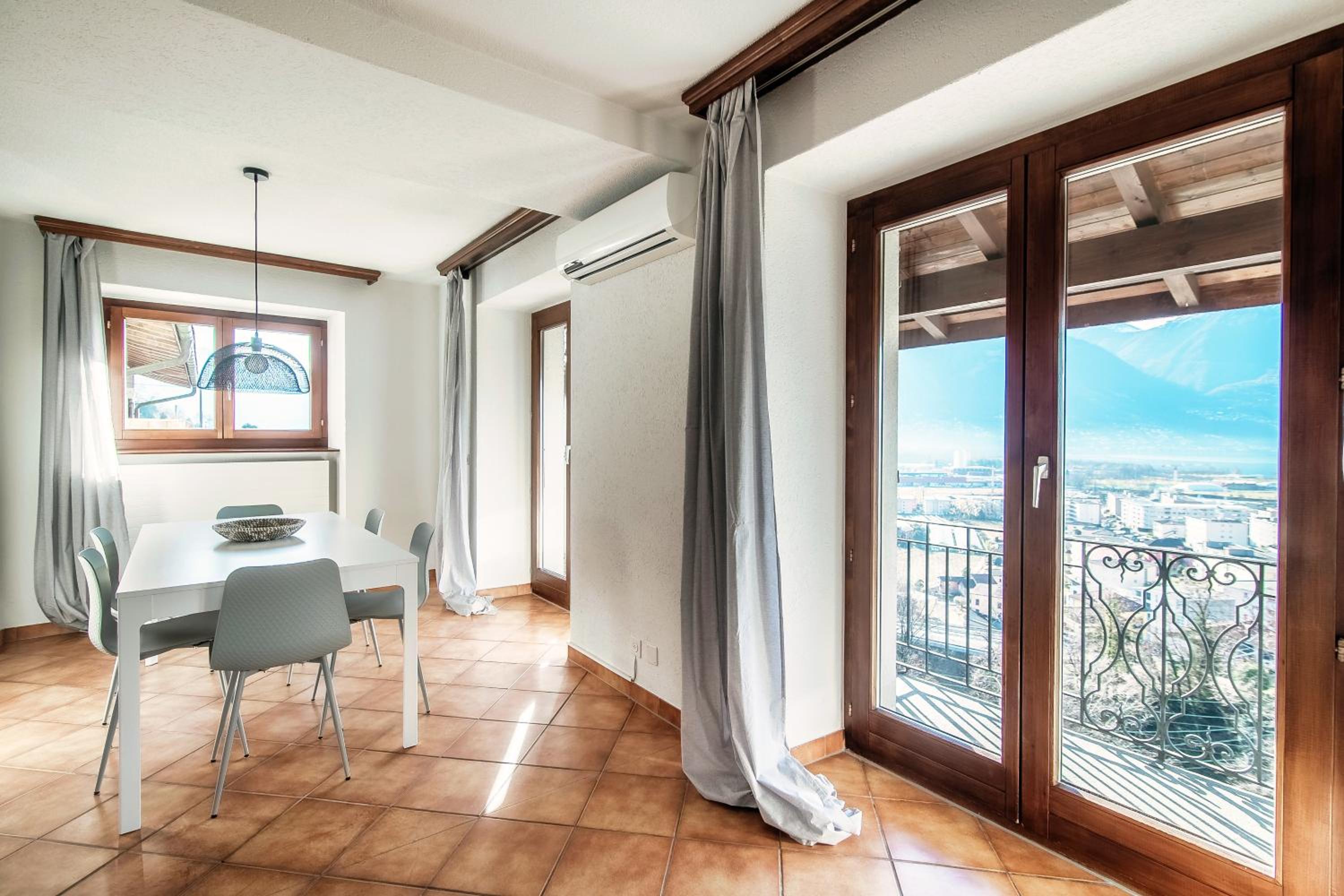 Lilia Apartment by Quokka 360 - large flat with panoramic view of Locarno