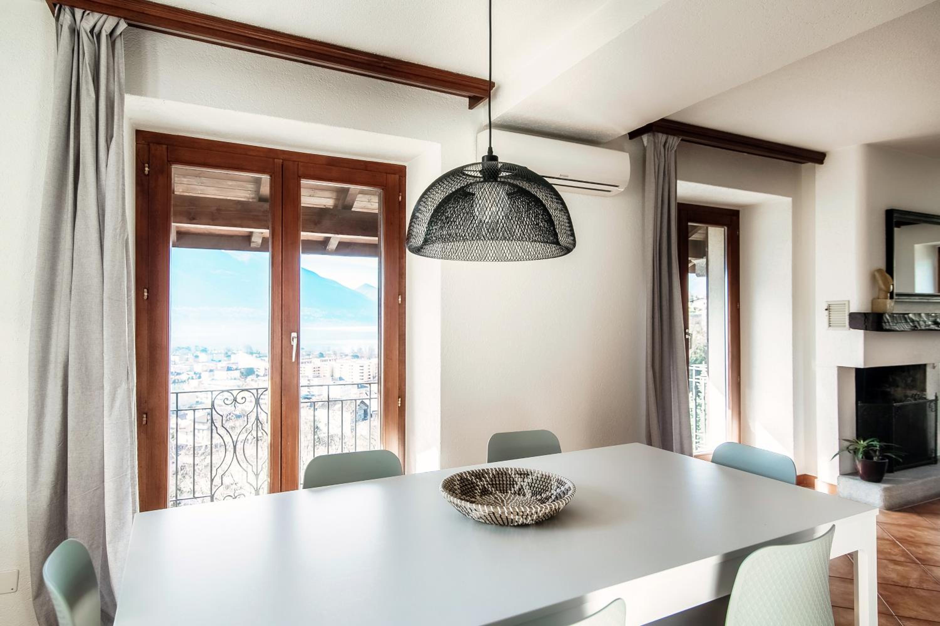 Lilia Apartment by Quokka 360 - large flat with panoramic view of Locarno