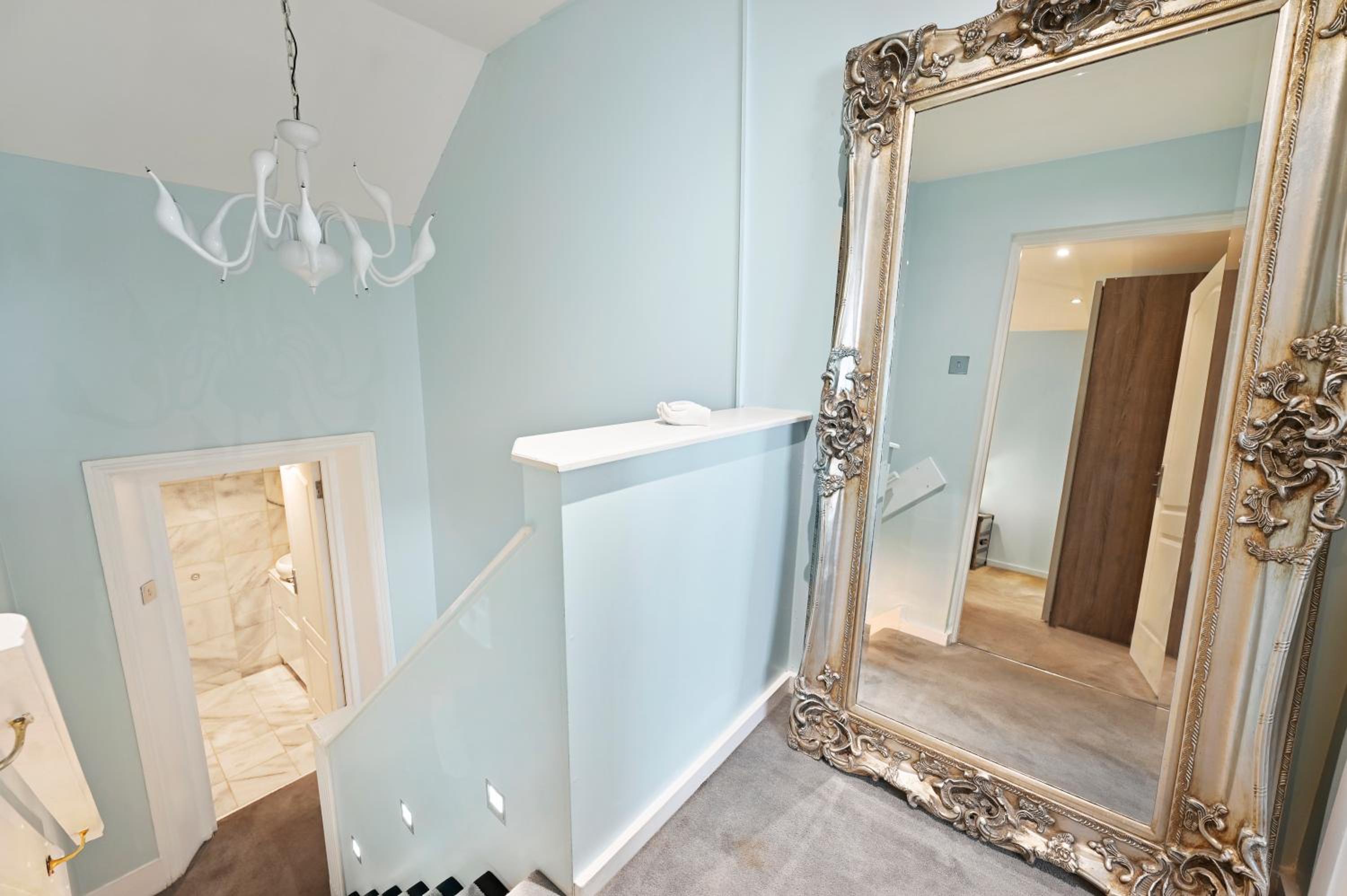 Hampstead Opulence Apartment - Luxurious Split Level Property