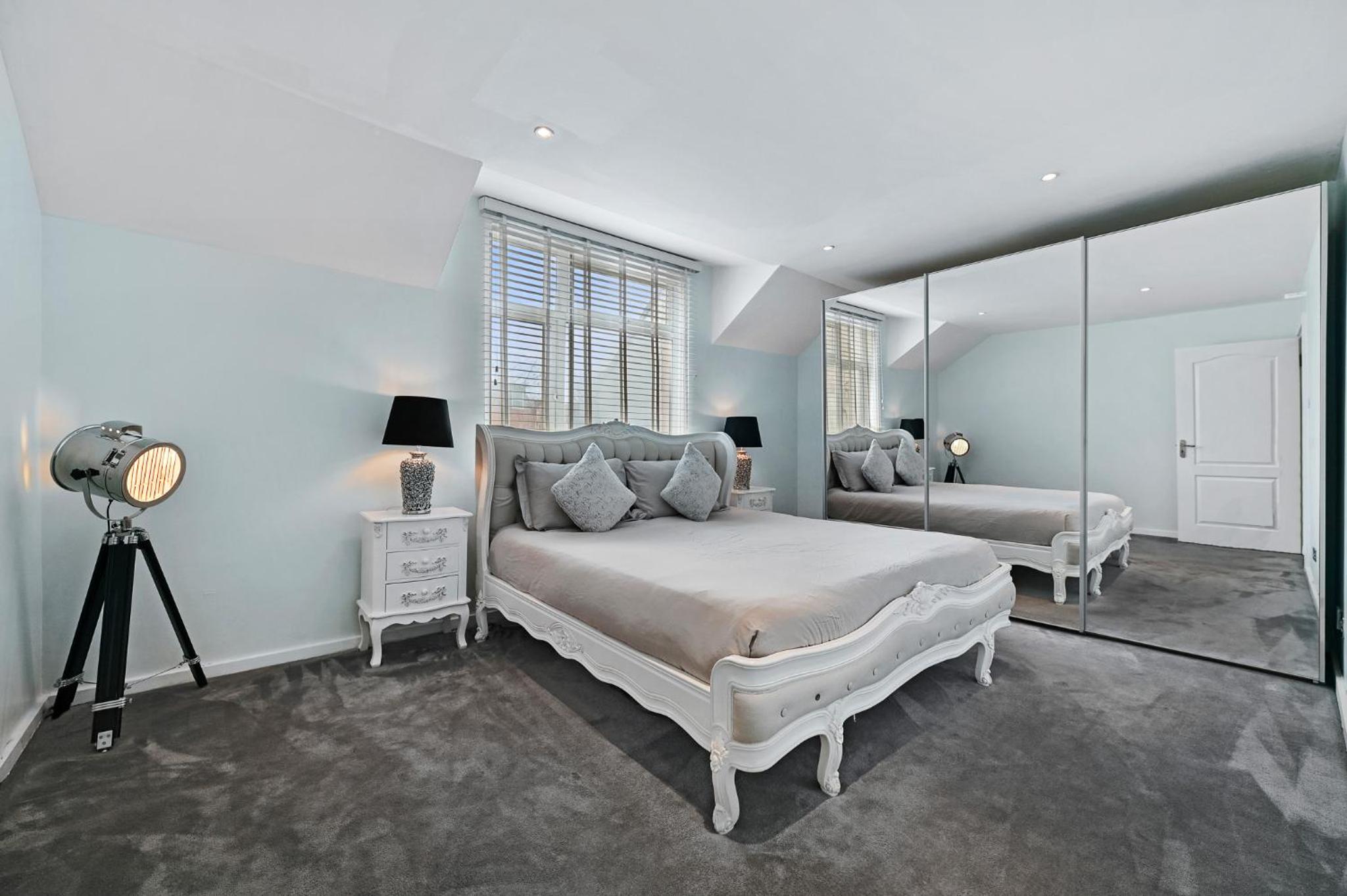 Hampstead Opulence Apartment - Luxurious Split Level Property