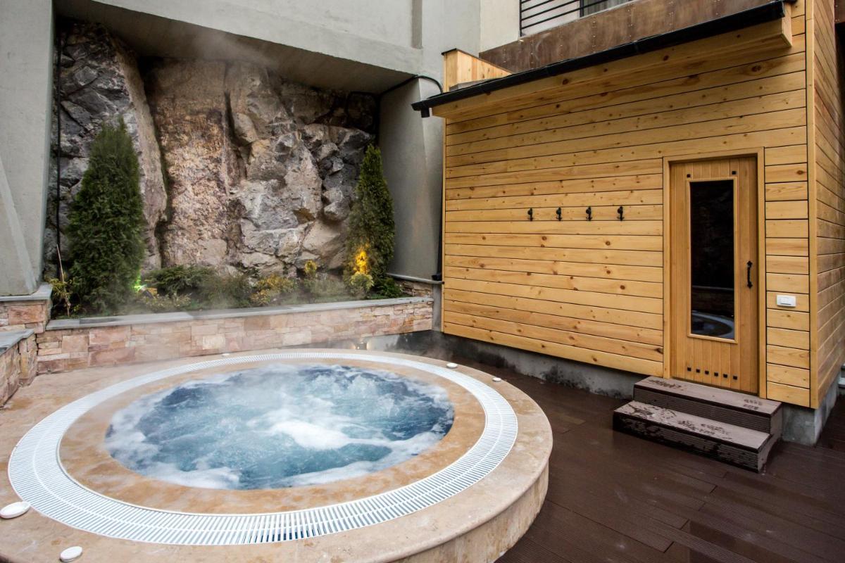 Jacuzzi