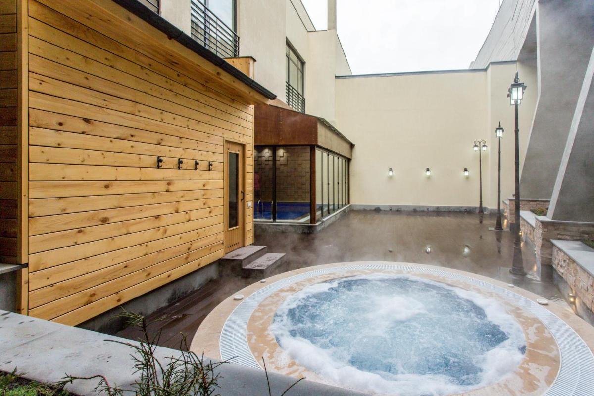 Jacuzzi