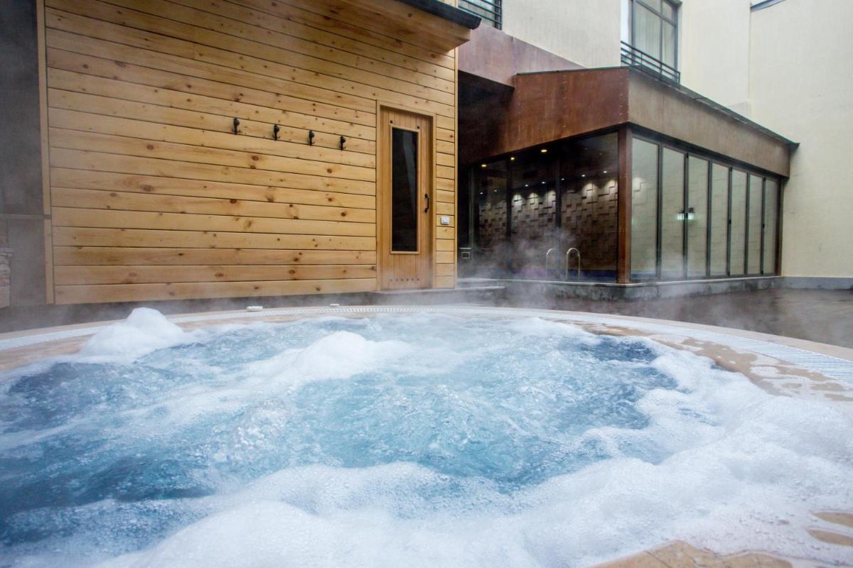 Jacuzzi