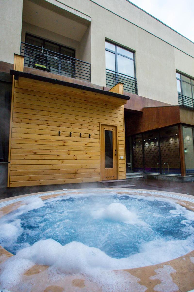Jacuzzi