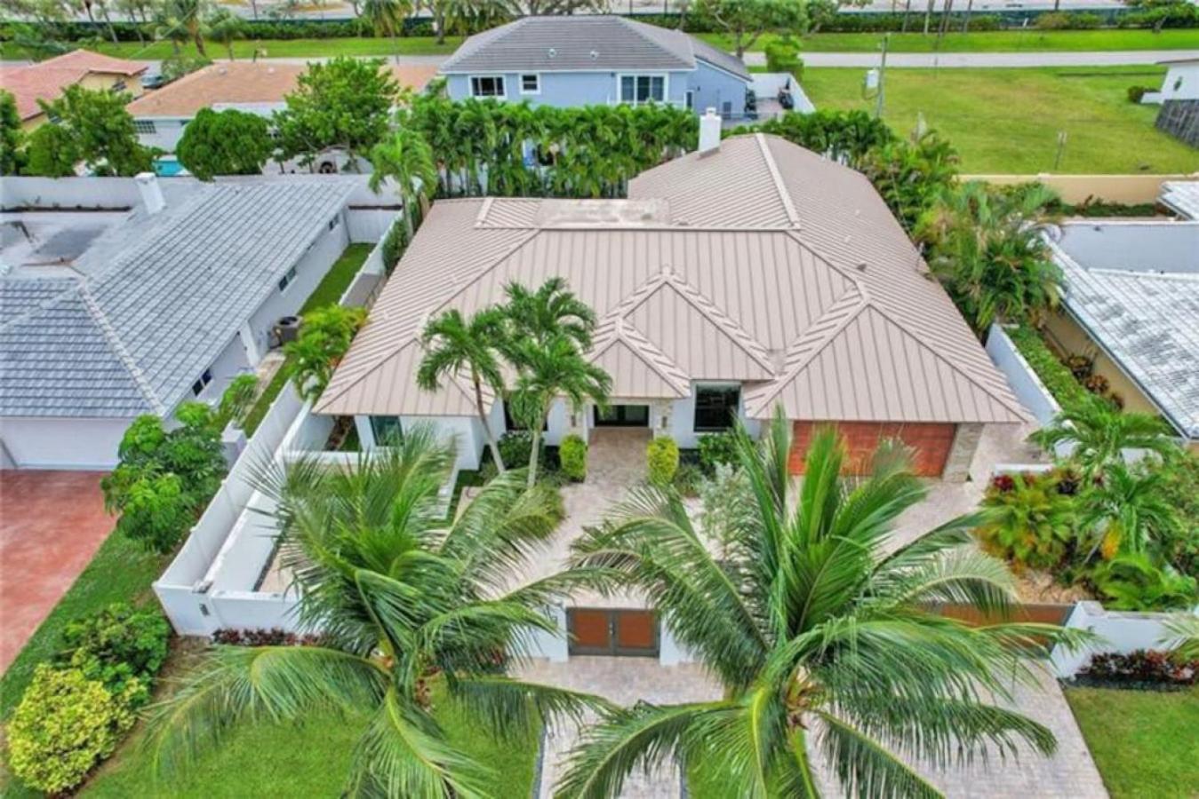 Lynoras Luxe Estate 3 bedroom 3 bath with Modern Design and Heated Pool view 5