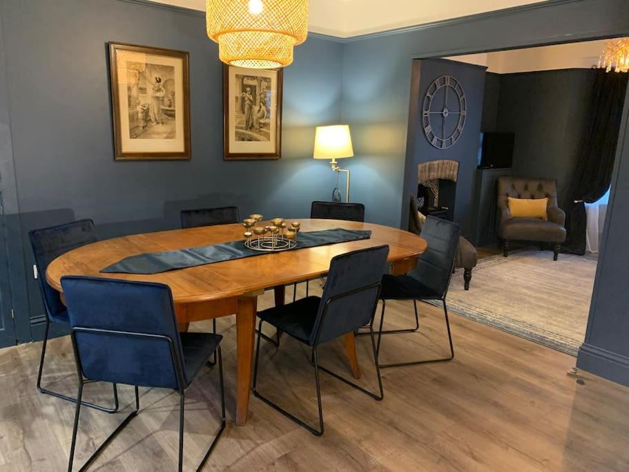 Hotel No 11, Fishguard, Ideal for beach, coastal path and town! - Image 1