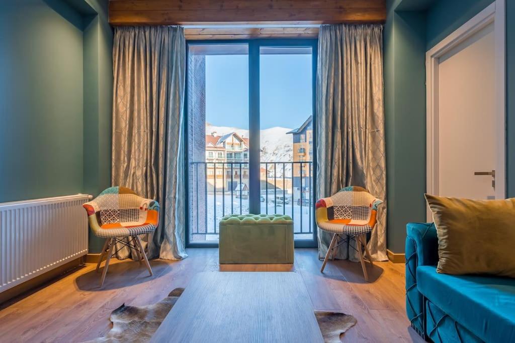 Funky 2 Bedroom Flat in Alpic view 3