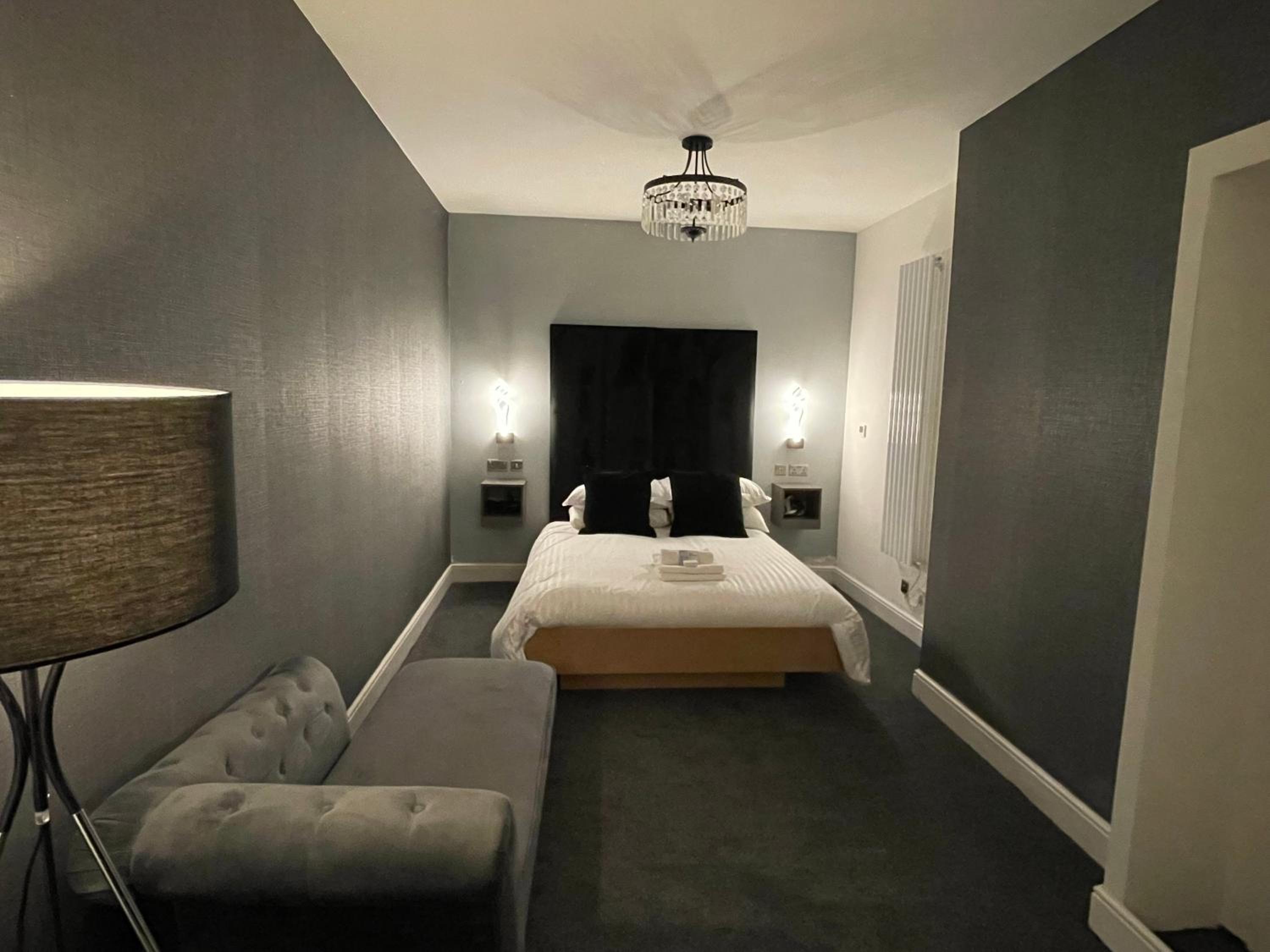 Luxury 2BR Apartment On Royal Mile view 2