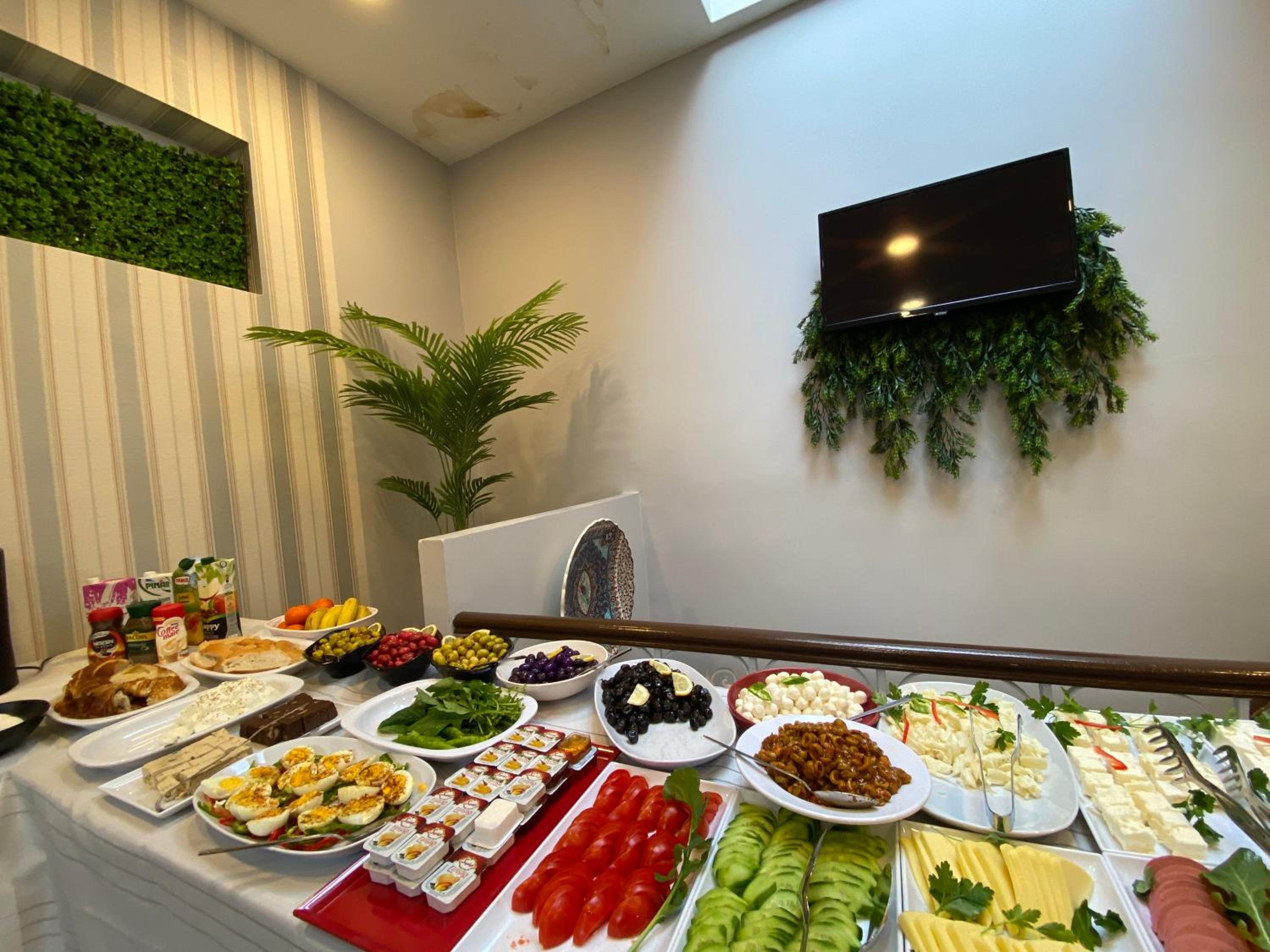 Bonita Apart - Image 120