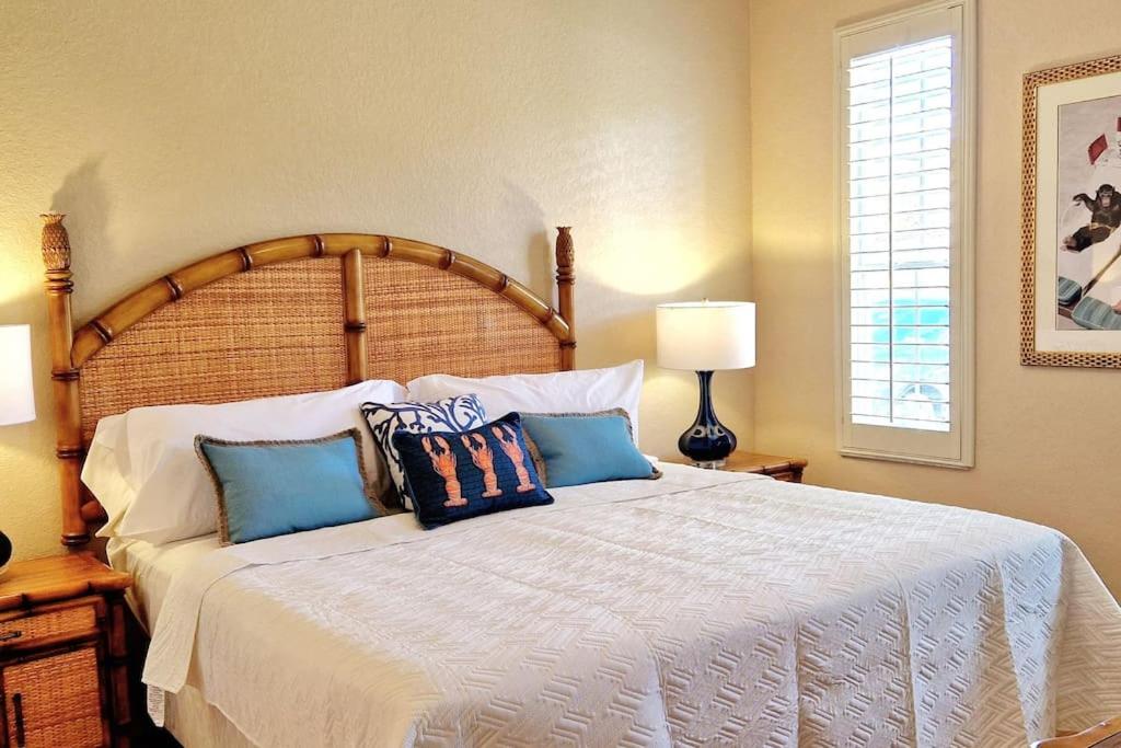 Beautiful Gated Town house 12 miles from Disney view 3
