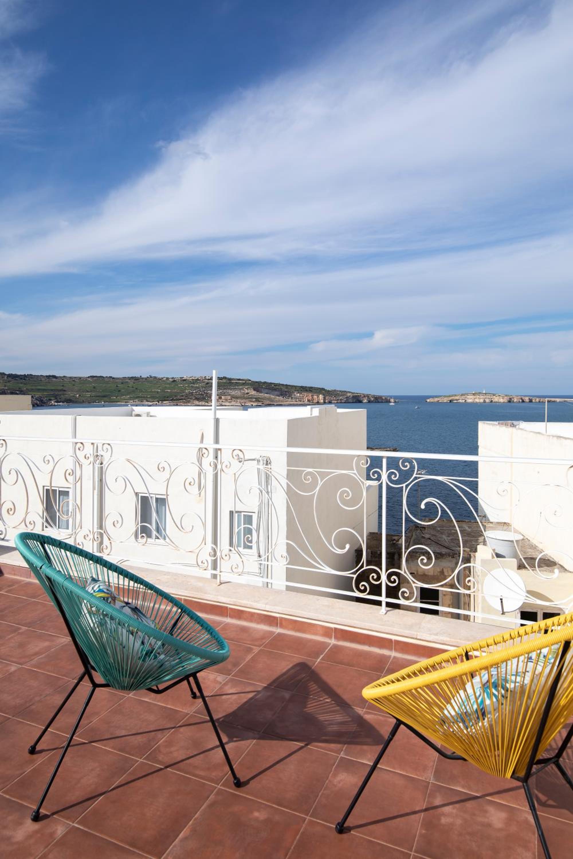Chic, Stylish Traditional Townhouse with Terrace - St. Paul’s Bay photo 3