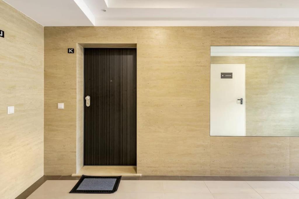 Luxury poolside view apartment
