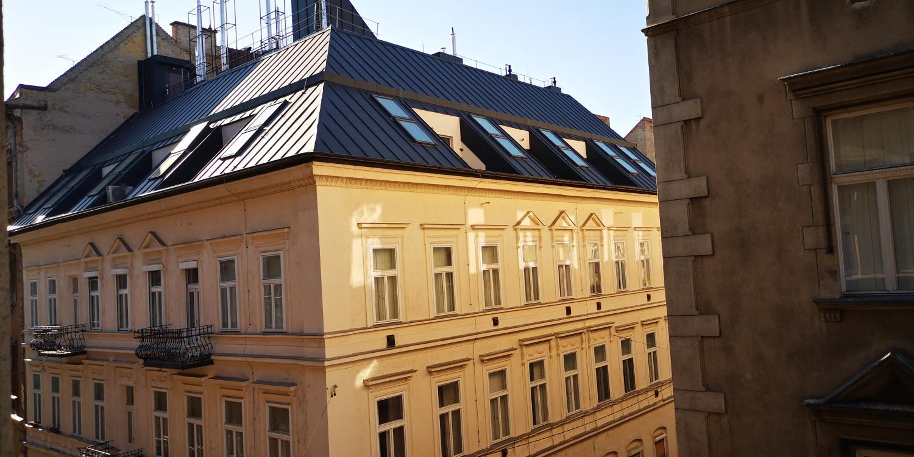 Luxury apartment in the city center with parking view 5
