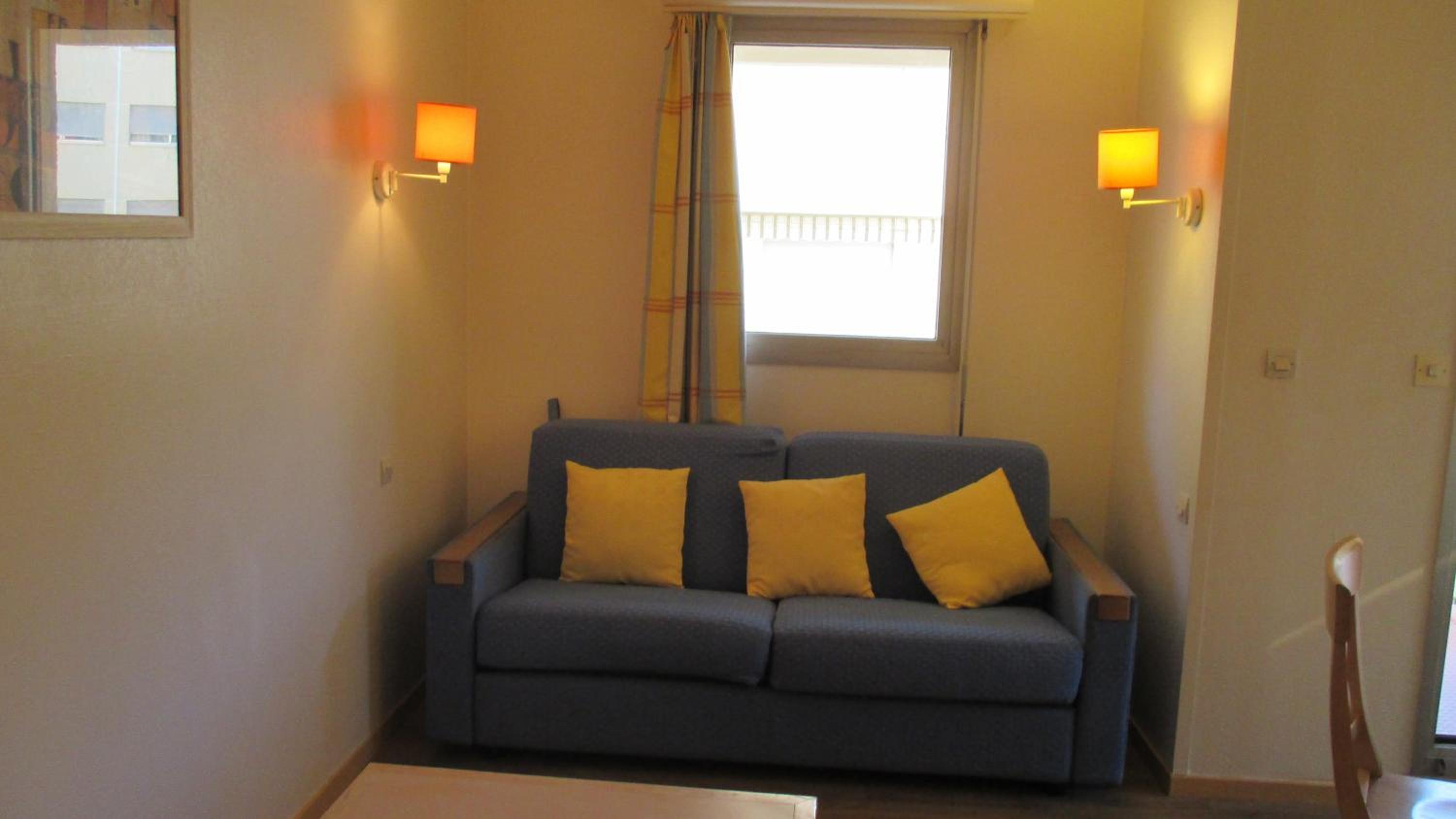 Promenade des Bains Apartment