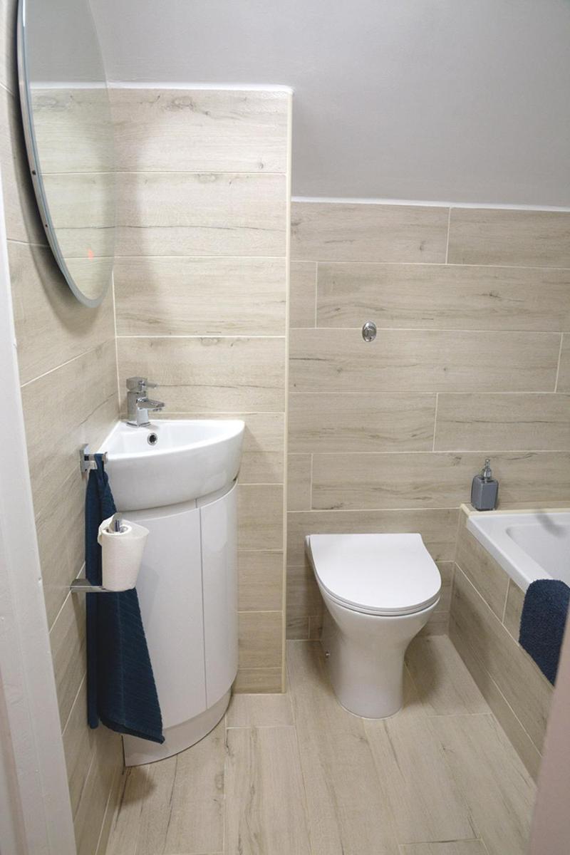 The Haven, Fishguard, ideal for Beach, coastal path and town! view 3