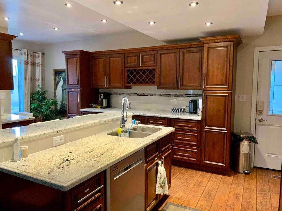 New & Cozy Niagara Getaway. 7 mins from the Falls