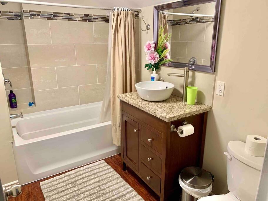 New & Cozy Niagara Getaway. 7 mins from the Falls