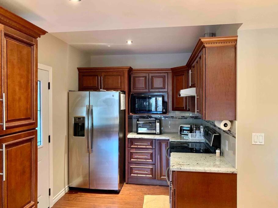 New & Cozy Niagara Getaway. 7 mins from the Falls