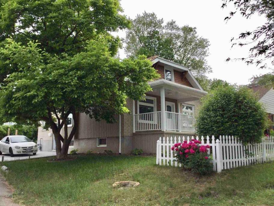 New & Cozy Niagara Getaway. 7 mins from the Falls