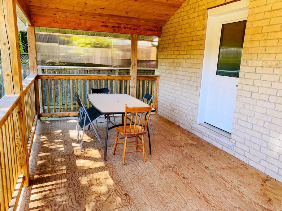 New & Cozy Niagara Getaway. 7 mins from the Falls