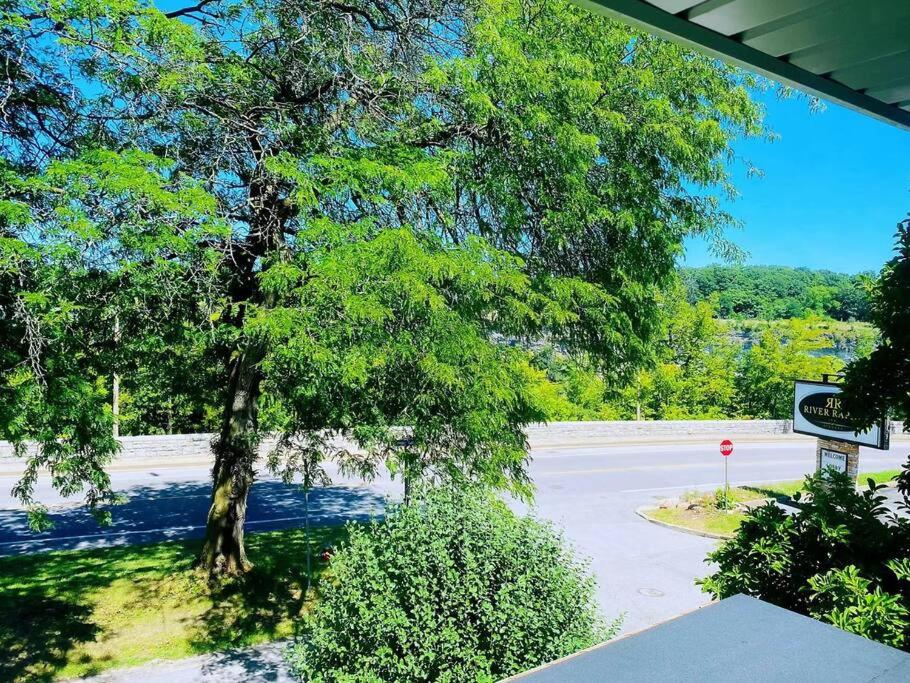 New & Cozy Niagara Getaway. 7 mins from the Falls