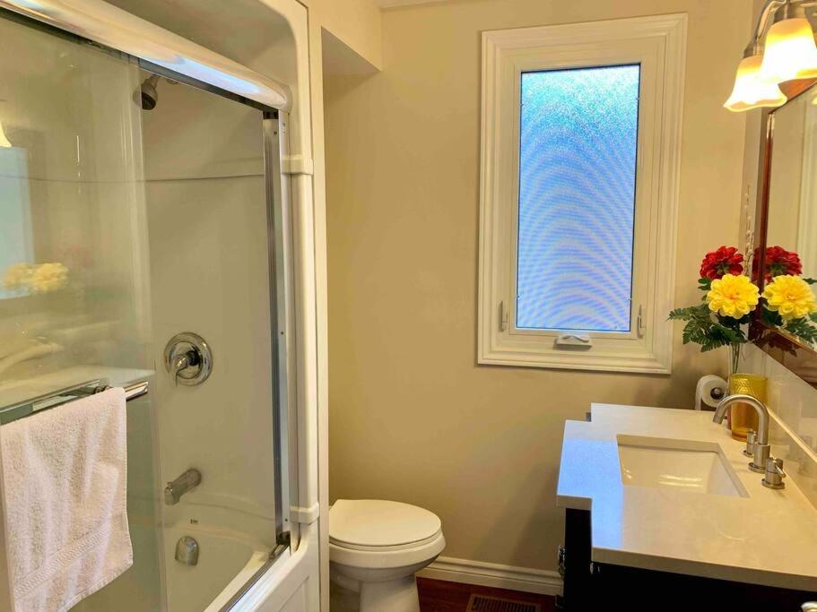 New & Cozy Niagara Getaway. 7 mins from the Falls