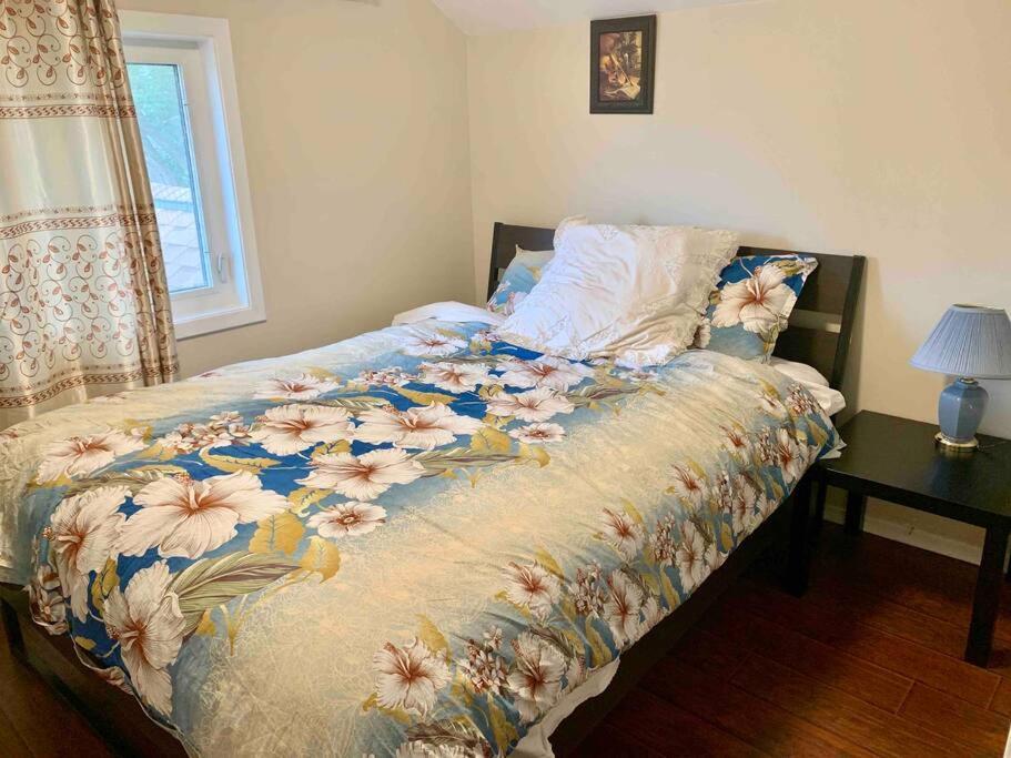 New & Cozy Niagara Getaway. 7 mins from the Falls
