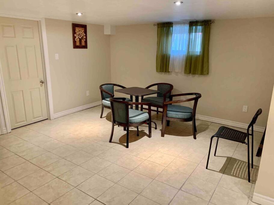 New & Cozy Niagara Getaway. 7 mins from the Falls