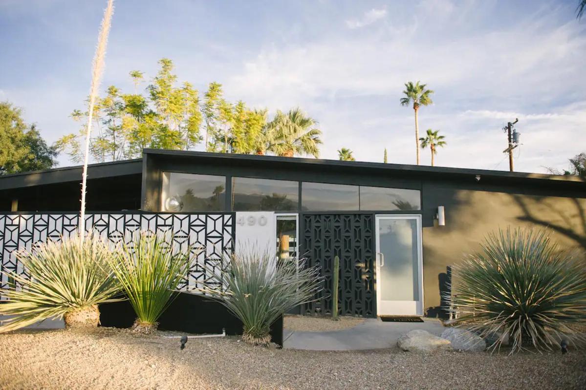 Brilliant 3br Palm Springs Desert Oasis - Alexander Home Featuring Hendrix Vibes, Backyard Bocce & Pool The Electric Lady By Boutiq view 4