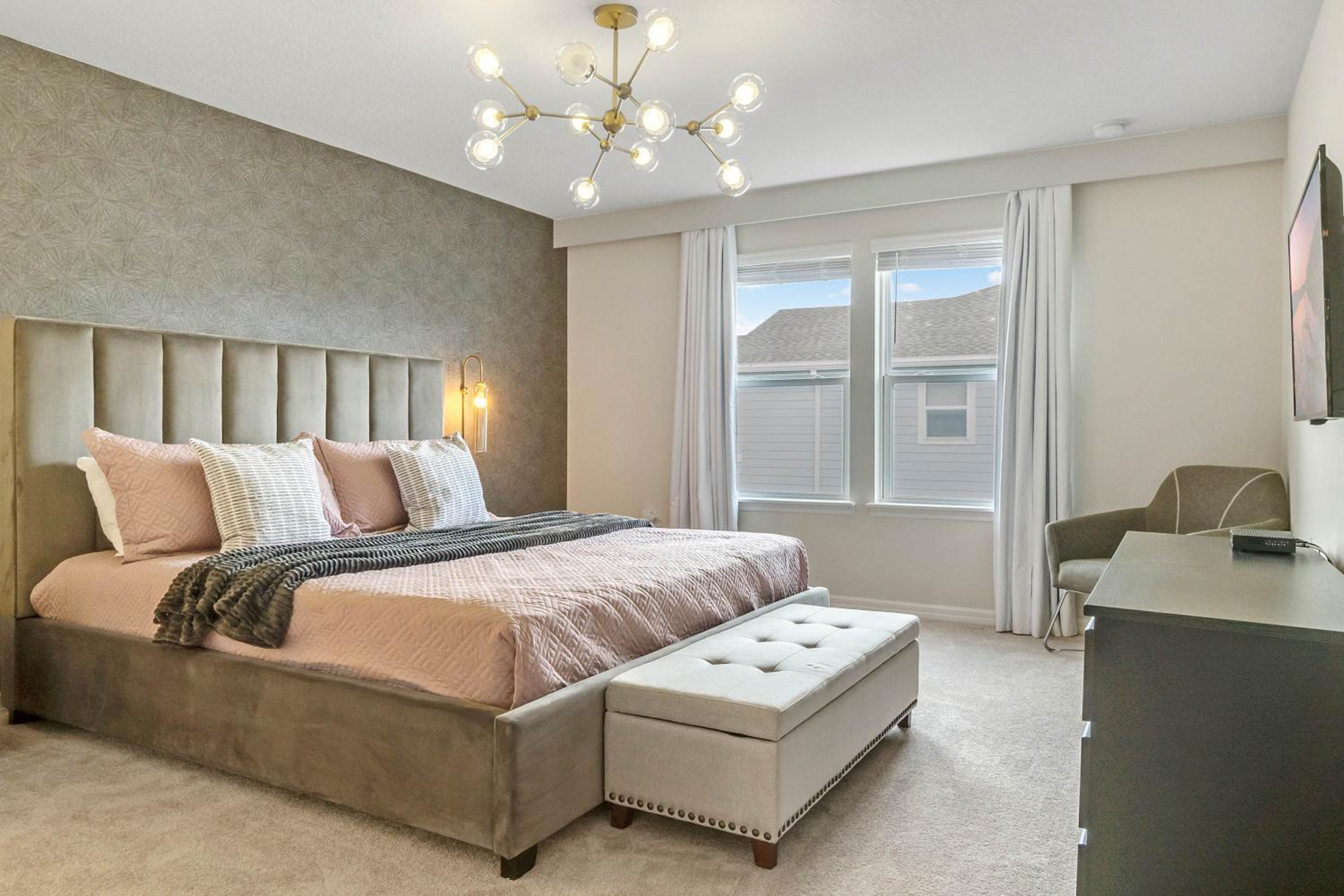 5 Bedrooms4.5 Bathrooms Windsor Island 112 JW view 4