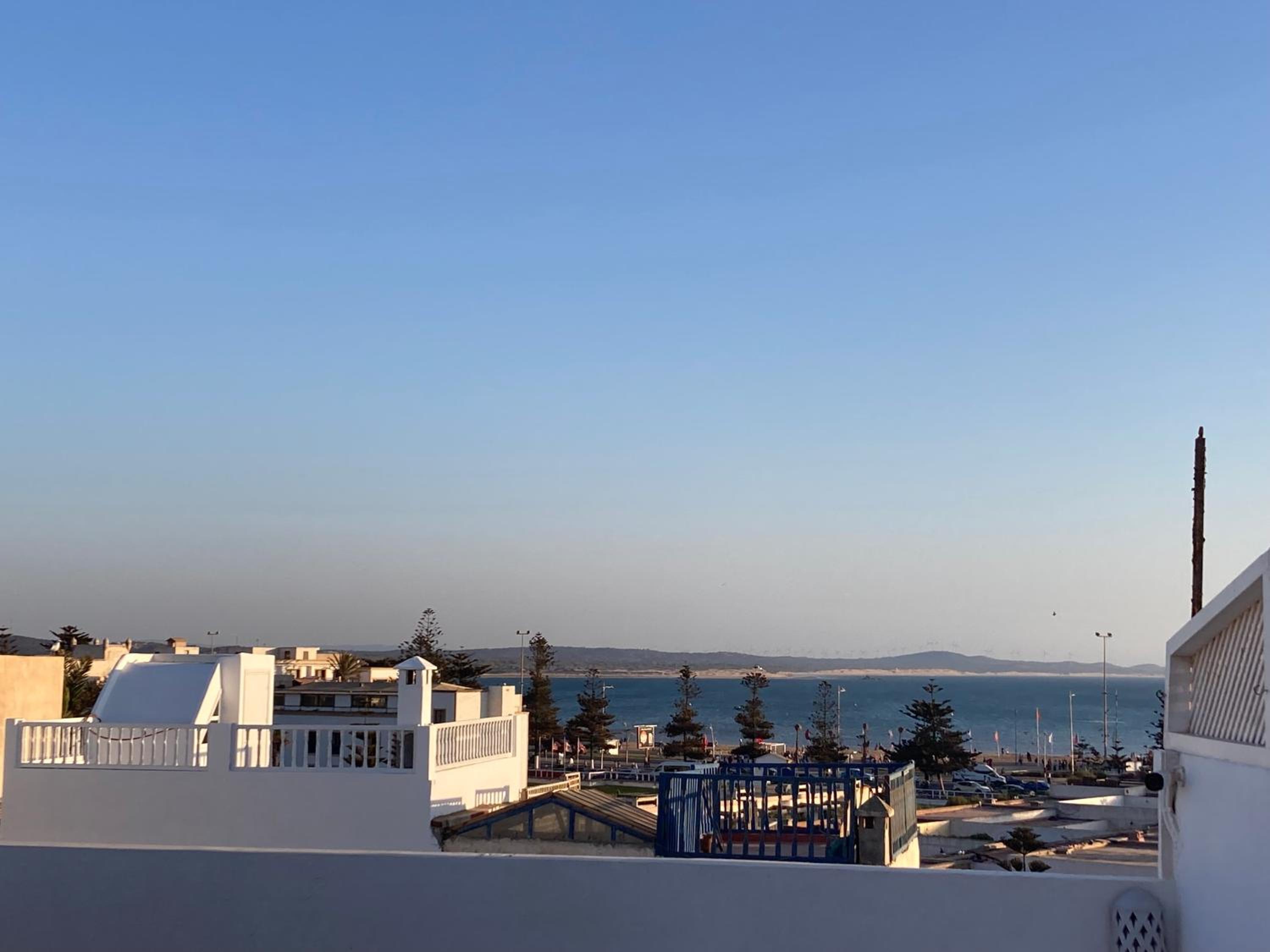 Riad Les Sables Bleus, médina, lumineux et terrasse privée sur mer view 4