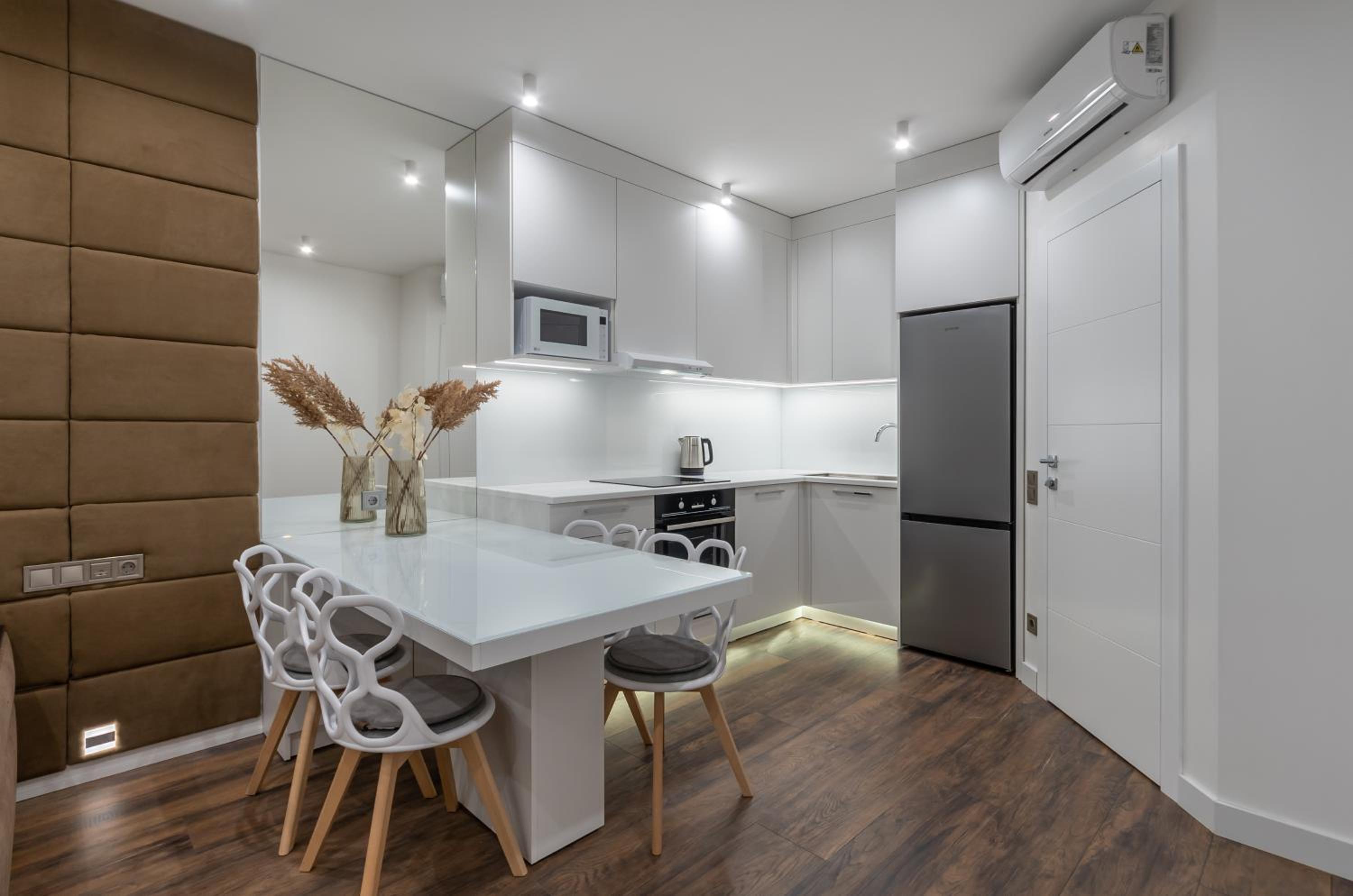 VICTORY-30 LUXURY APARTMENT CEnTER view 5
