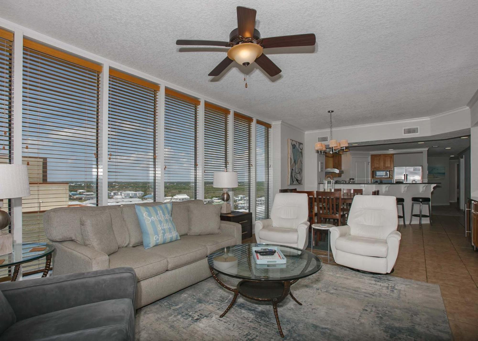 Colonnades 903